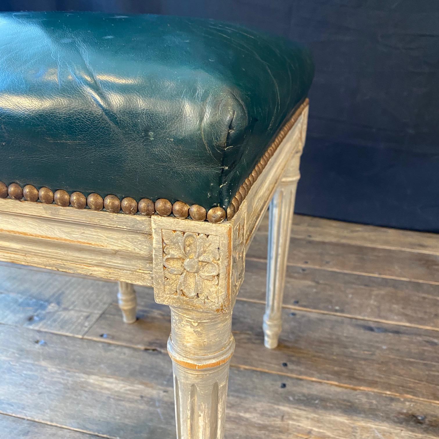 Panchina o ottomana in pelle francese Luigi XVI con vernice originale in vendita 1