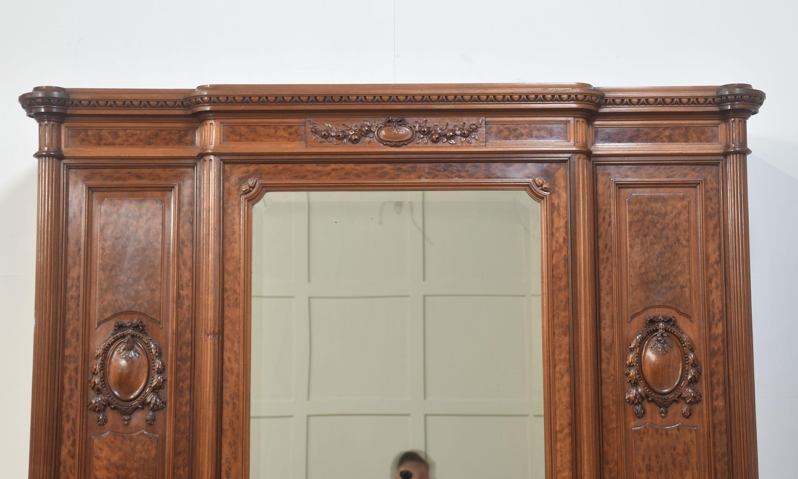 French Louis XVI Mahogany Armoire In Good Condition For Sale In Cheshire, GB