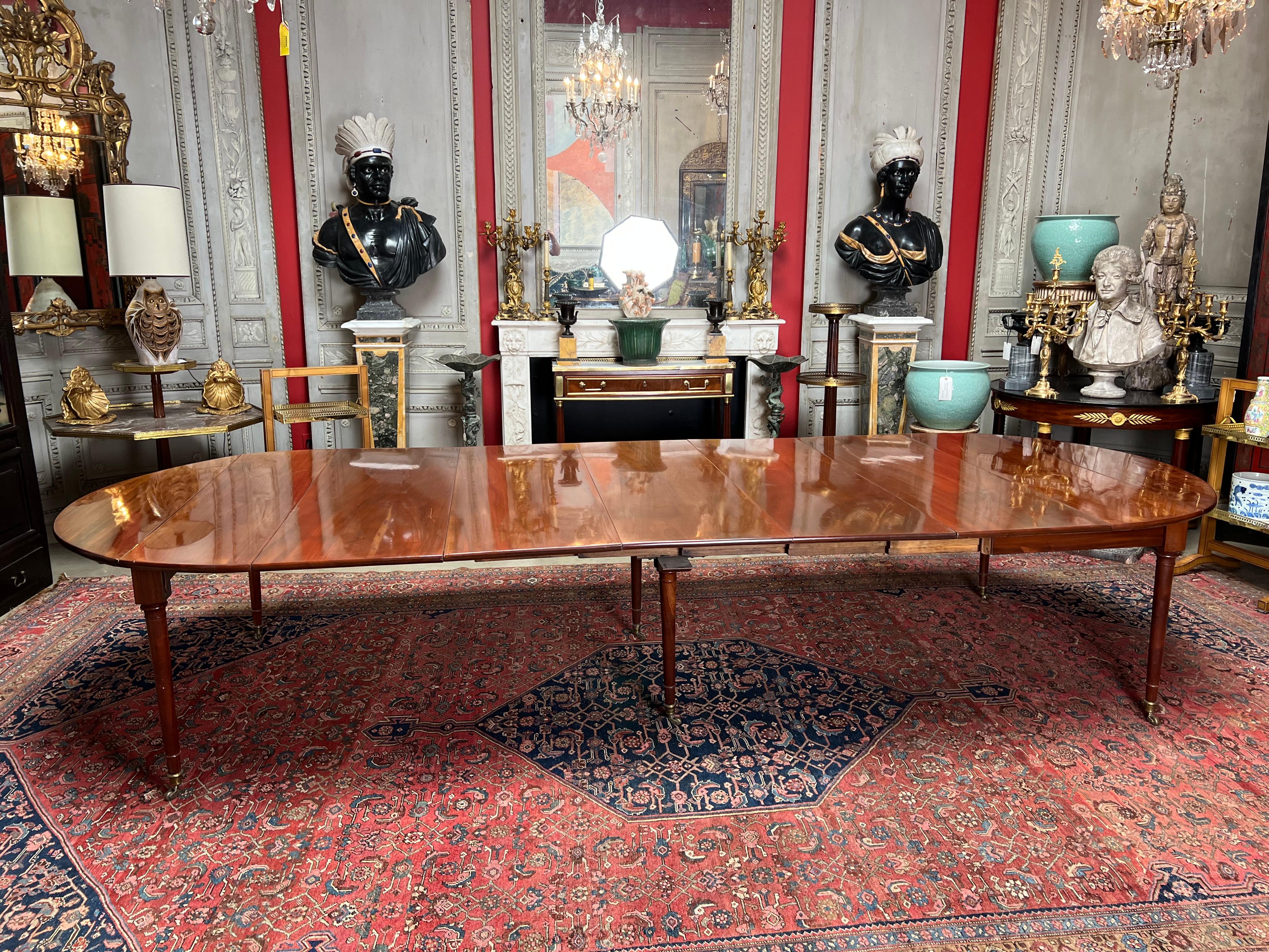 Hand-Carved French Louis XVI Mahogany Extention Dining Table