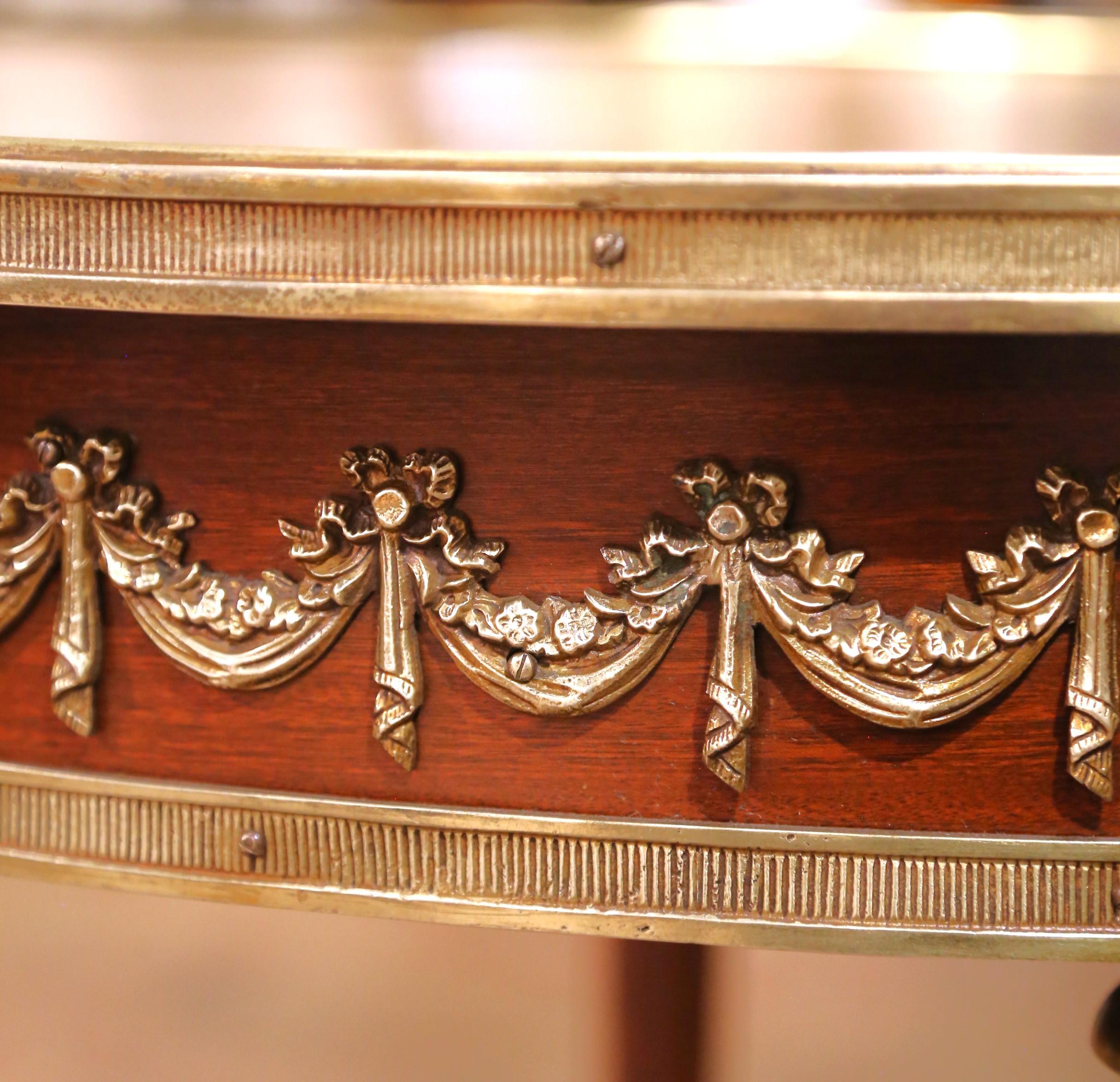 Guéridon français Louis XVI en acajou avec dessus en marqueterie et montures en bronze Excellent état - En vente à Dallas, TX