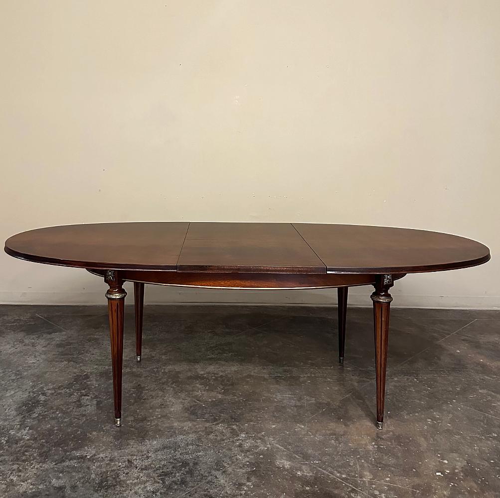 Mesa de Comedor Ovalada de Caoba Luis XVI Francesa en venta 7