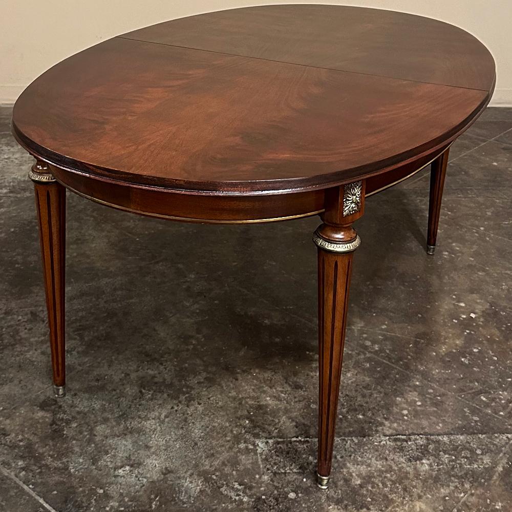 Mesa de Comedor Ovalada de Caoba Luis XVI Francesa en Bueno estado para la venta en Dallas, TX