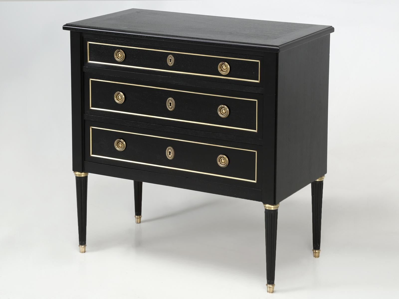 French Louis XVI Maison Jansen Style Commode, in an Ebonized Mahogany Finish In Good Condition In Chicago, IL