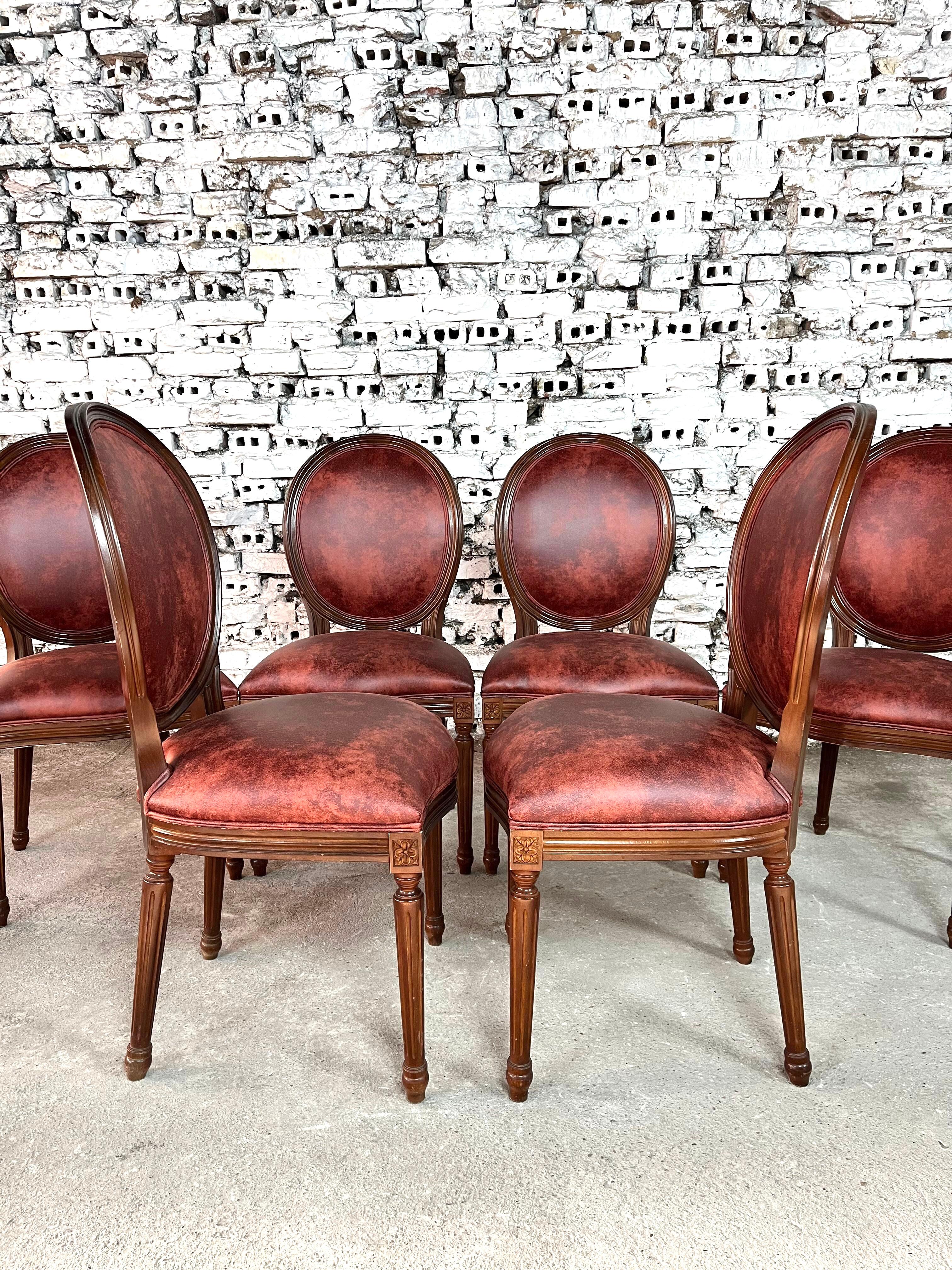 French Louis XVI Medallion Back Dining Chairs, Reupholstered - Set of 6 Bon état - En vente à Bridgeport, CT
