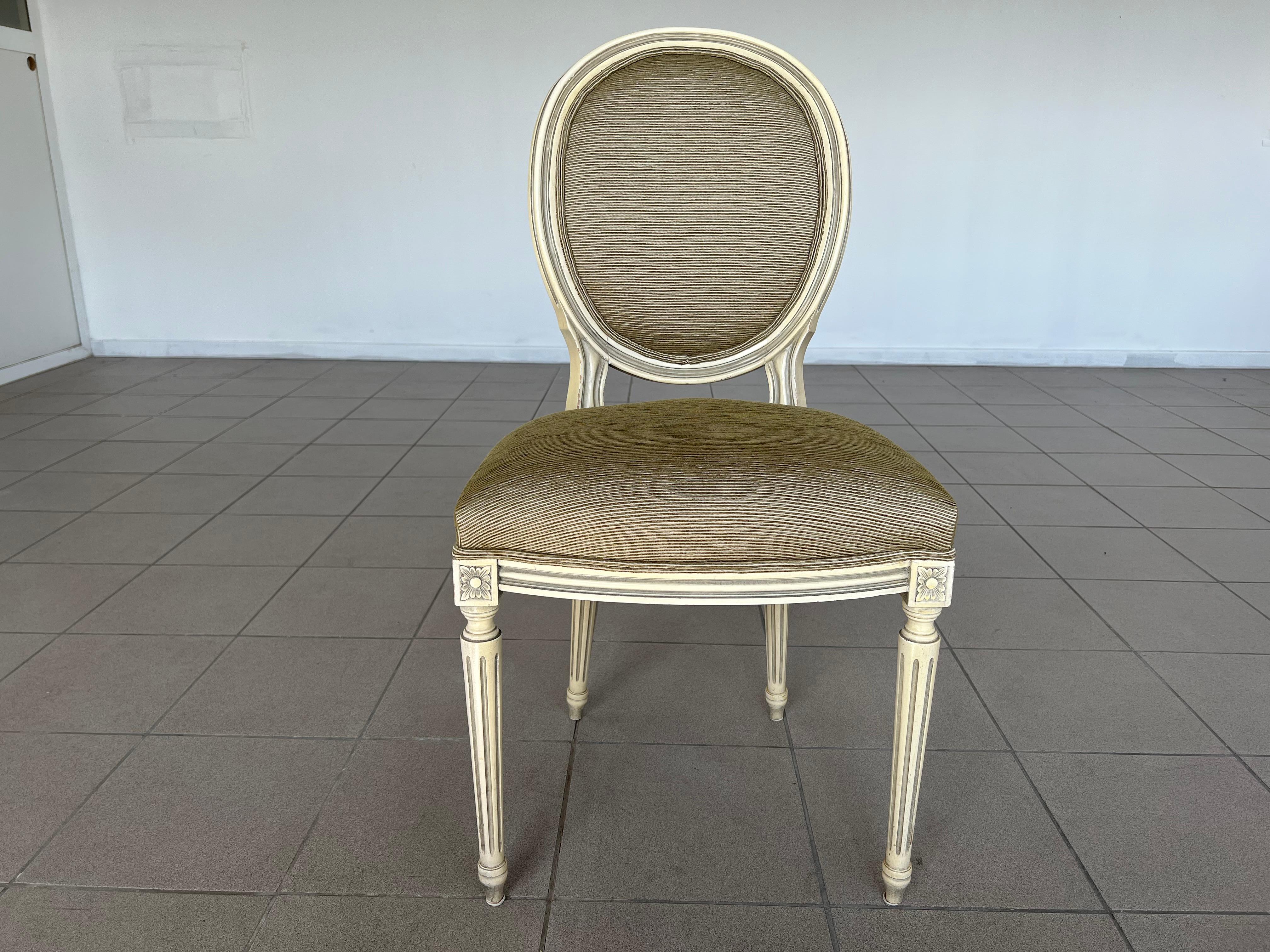 French Louis XVI Medallion Back Dining Chairs - Set of 6 In Good Condition In Bridgeport, CT