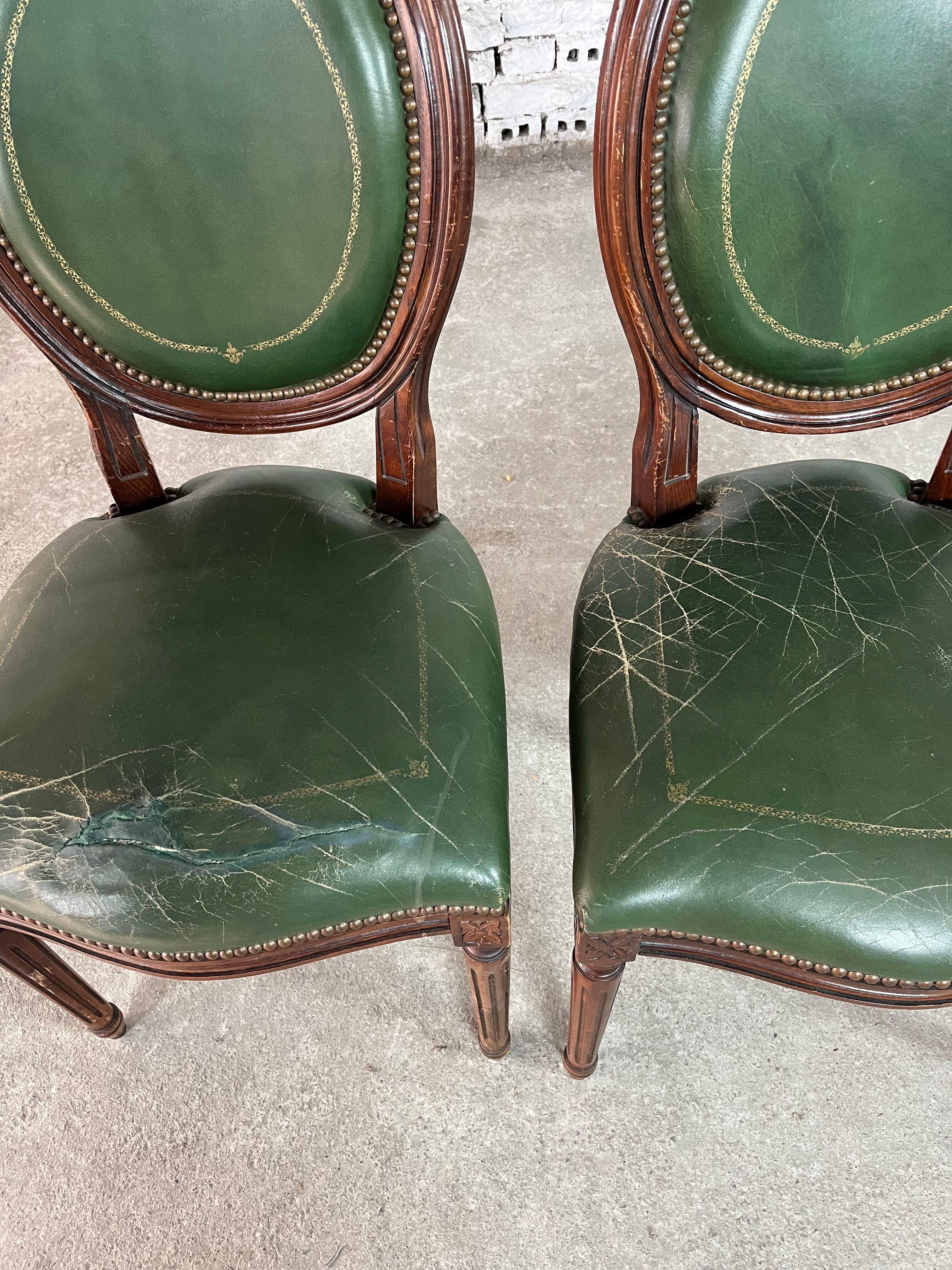 French Louis XVI Medallion Back Dining Chairs – Set of 6 (20. Jahrhundert) im Angebot