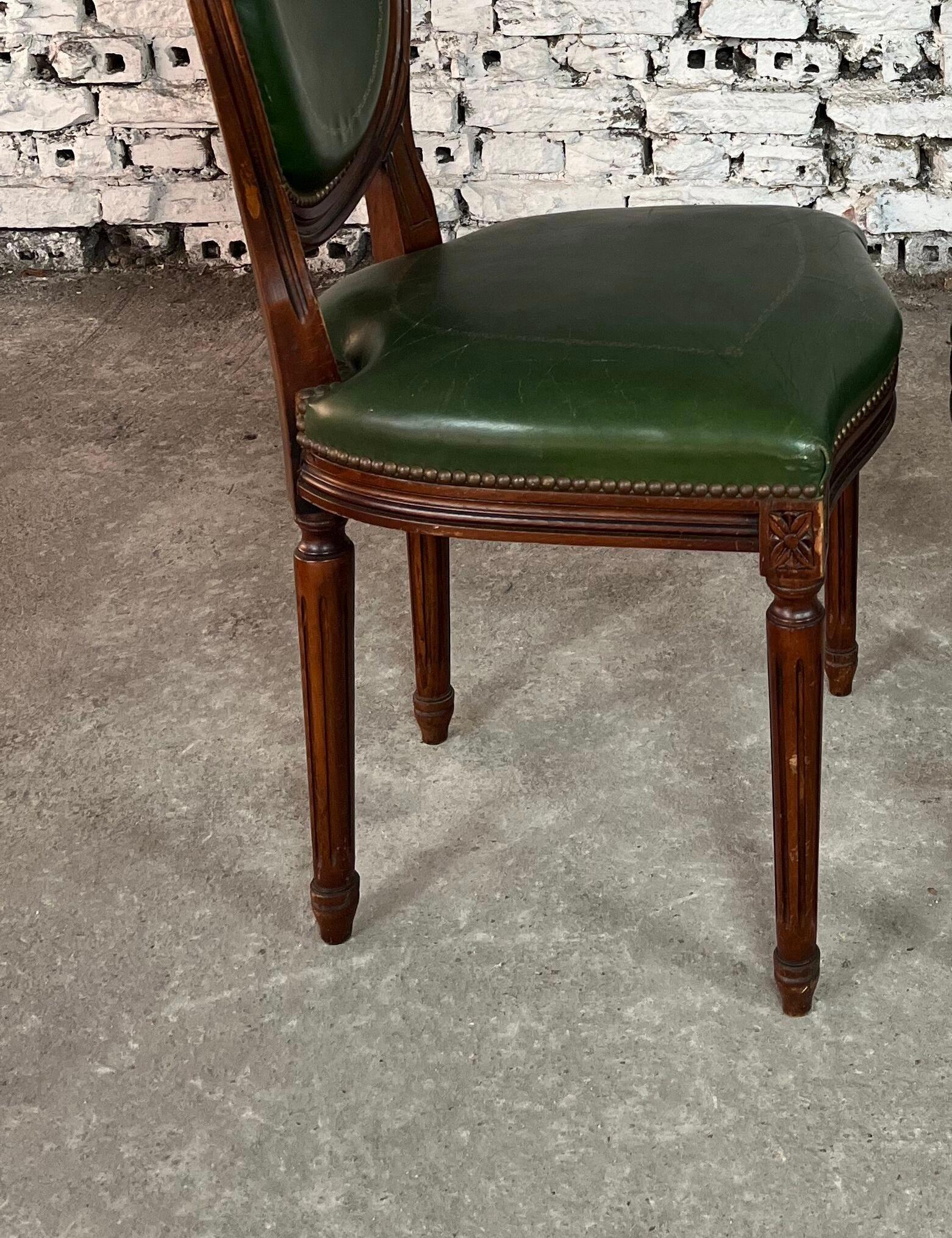 French Louis XVI Medallion Back Dining Chairs – Set of 6 im Angebot 2