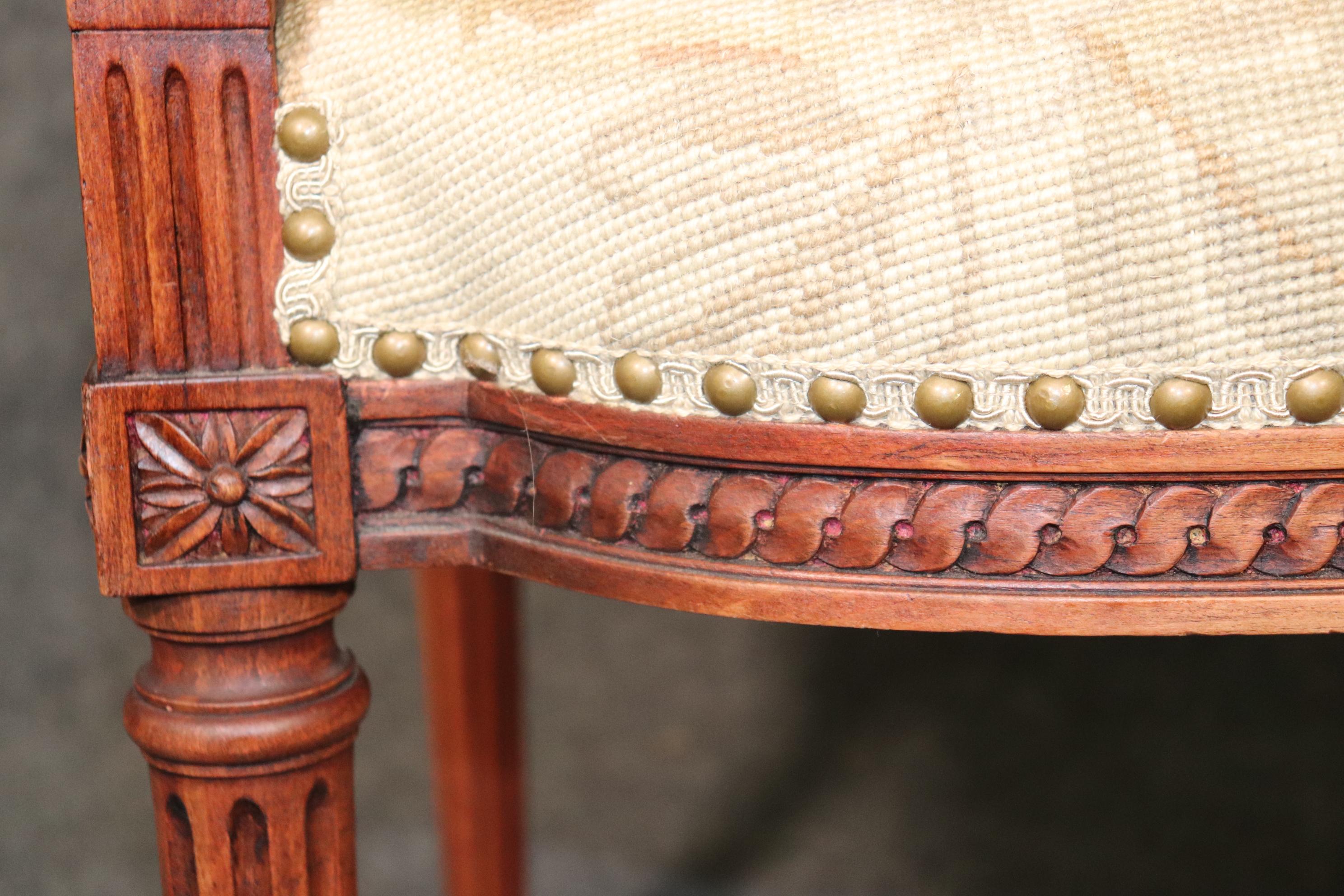 Fauteuil en noyer à aiguilles Louis XVI, vers 1890 en vente 1