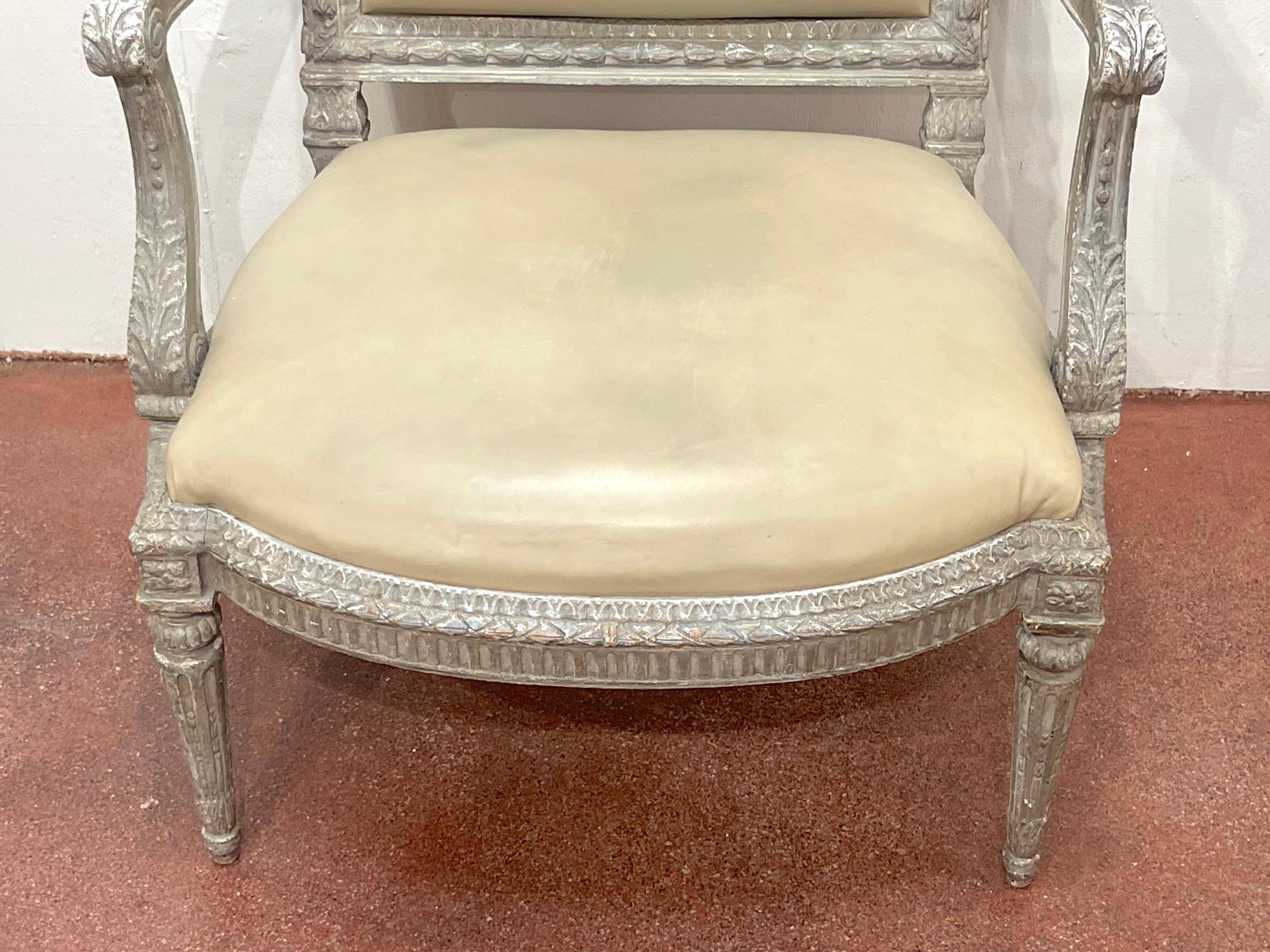 Luis XVI francés  Estilo Neoclásico Plateado  Piel  Sillón / Bergere en Bueno estado para la venta en West Palm Beach, FL