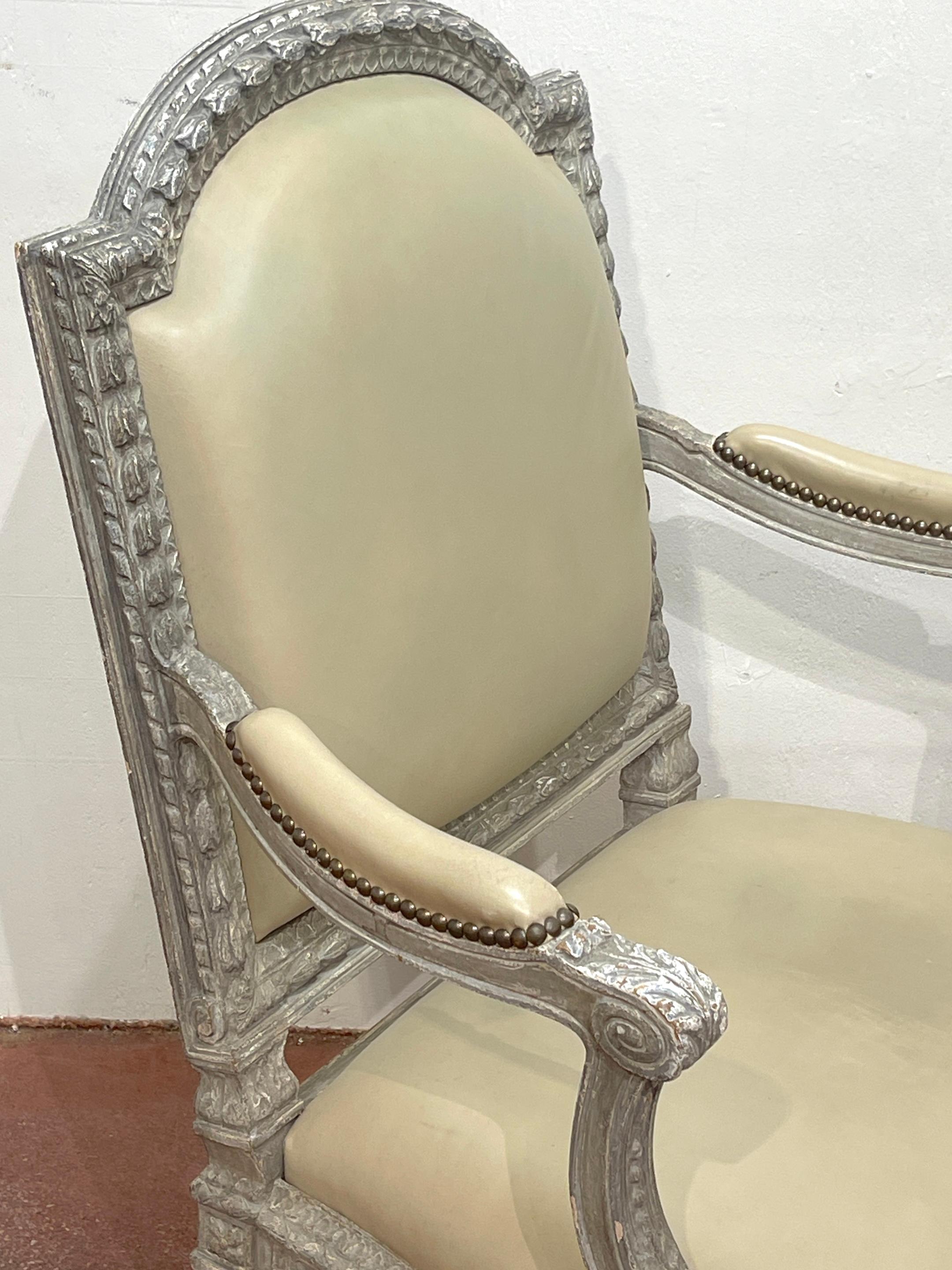 Luis XVI francés  Estilo Neoclásico Plateado  Piel  Sillón / Bergere en venta 2