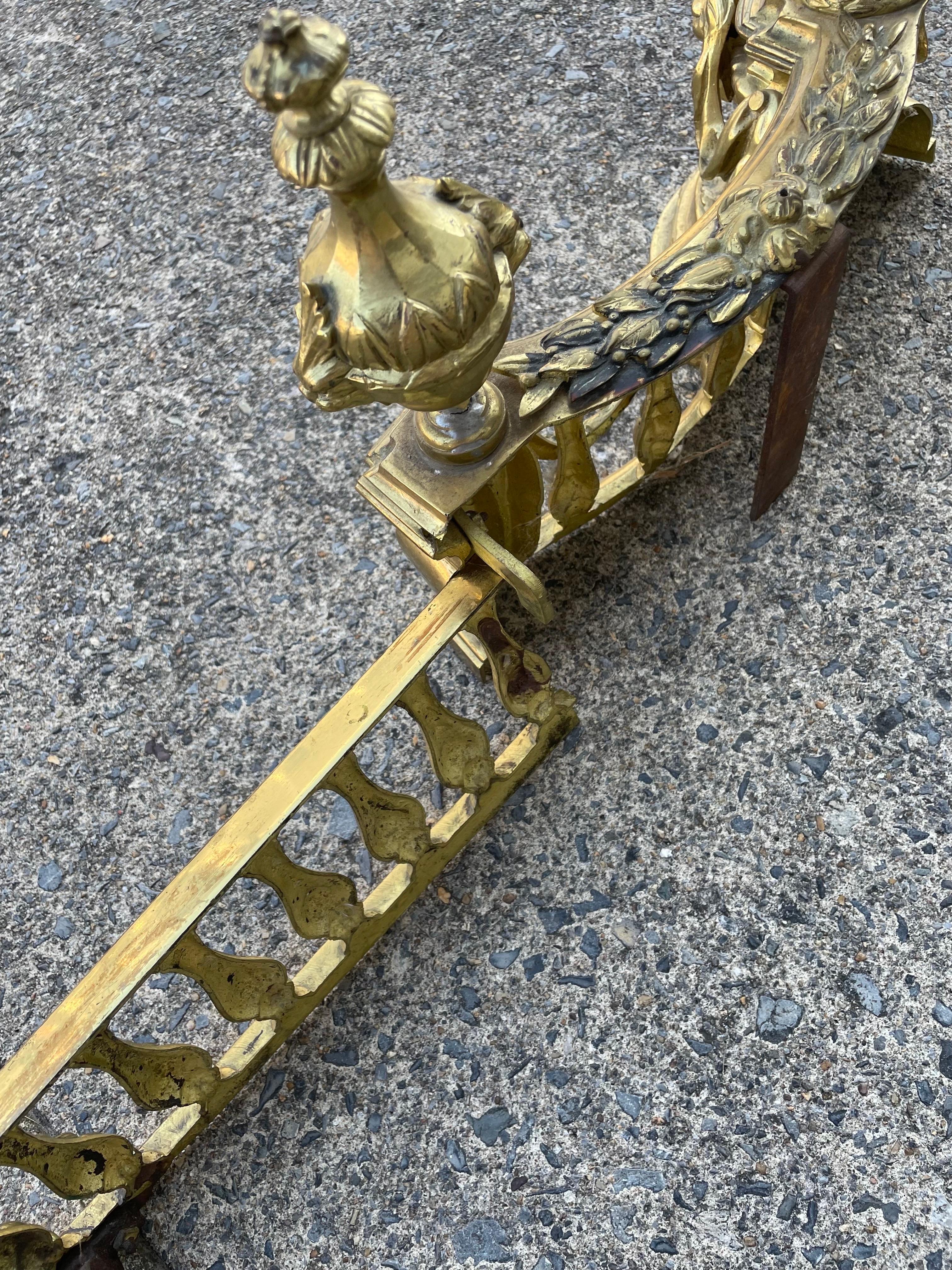 20th Century French Louis XVI Neoclassical Urn Lion Head Brass Fireplace Chenets & Fender Set For Sale