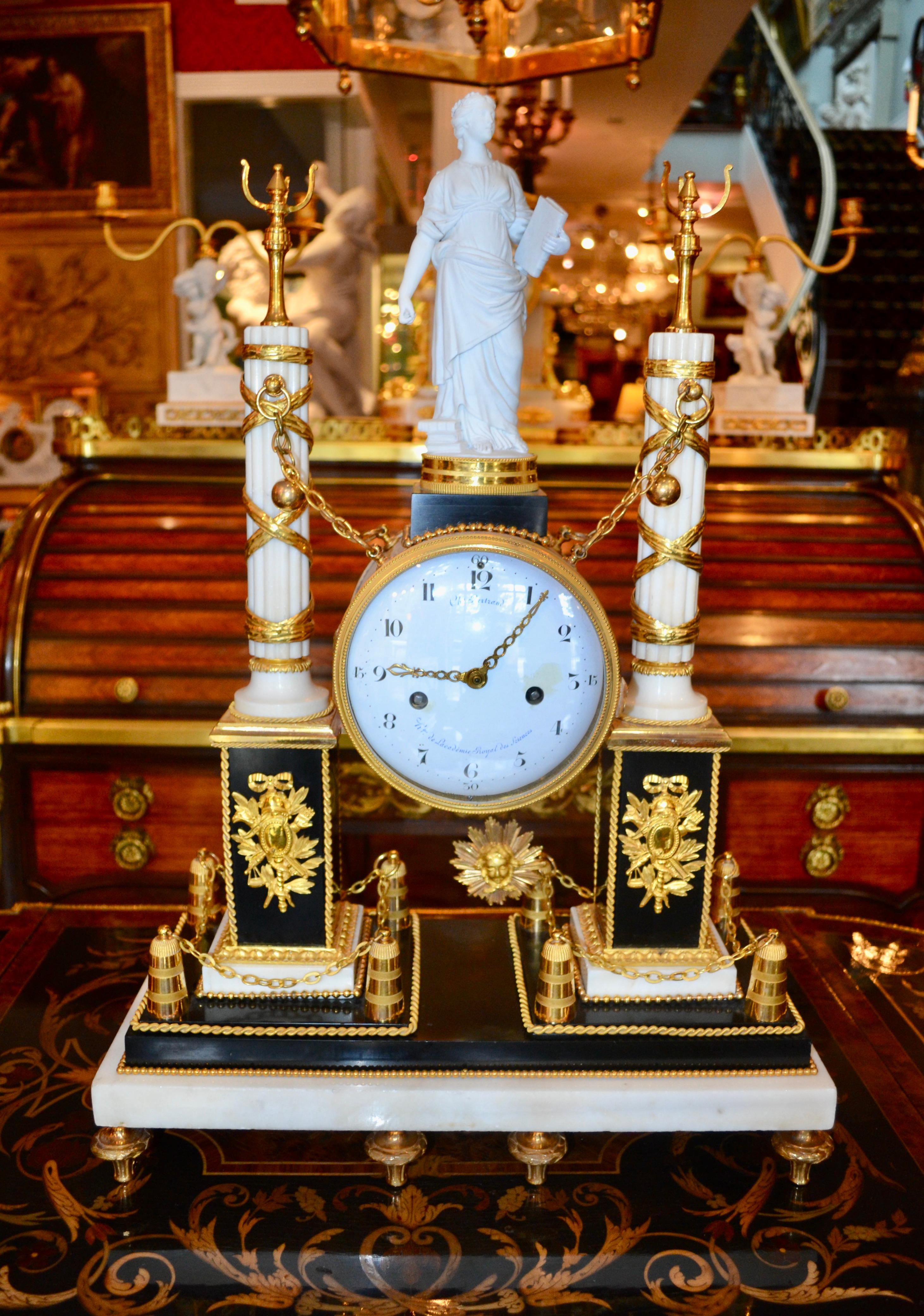 Horloge monumentale française Louis XVI en bronze doré et marbre en vente 3
