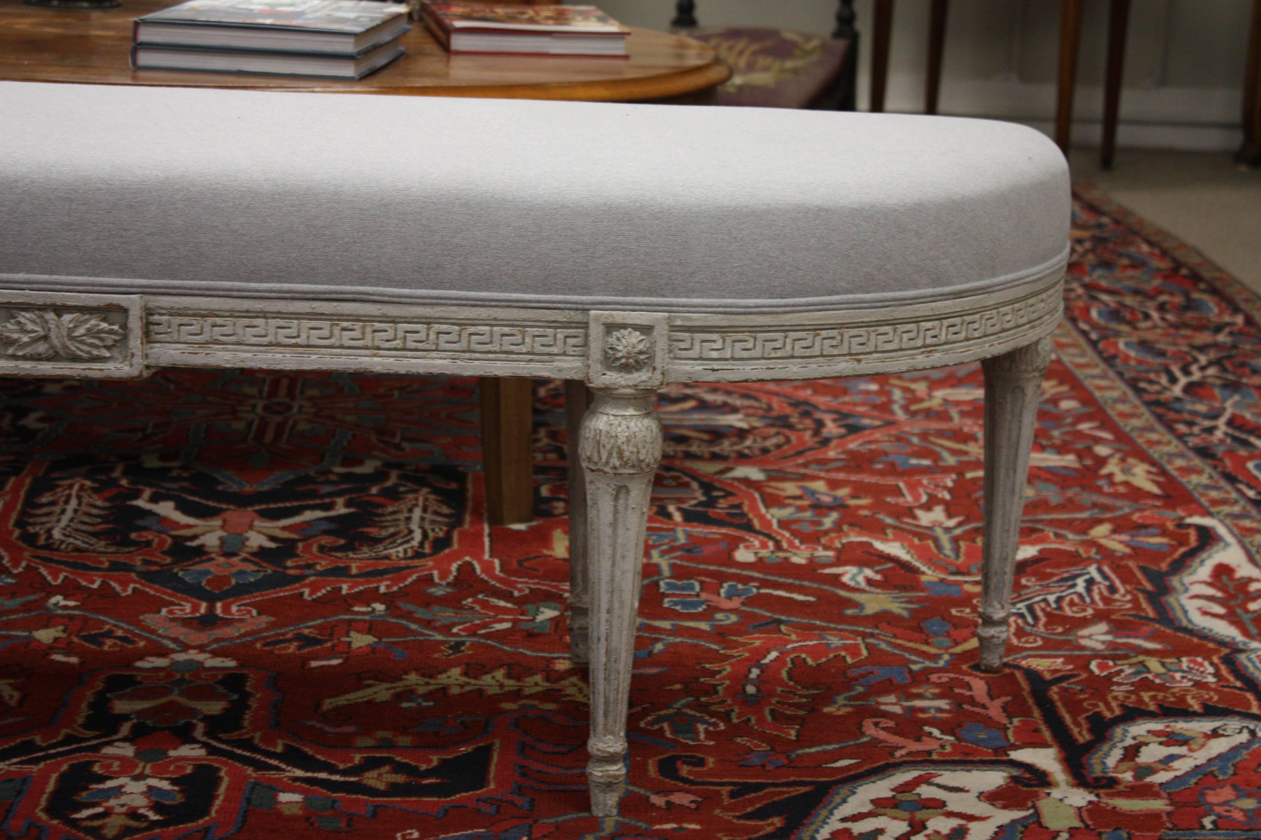 French Louis XVI Painted D-Shaped Bench In Good Condition In Fairhope, AL