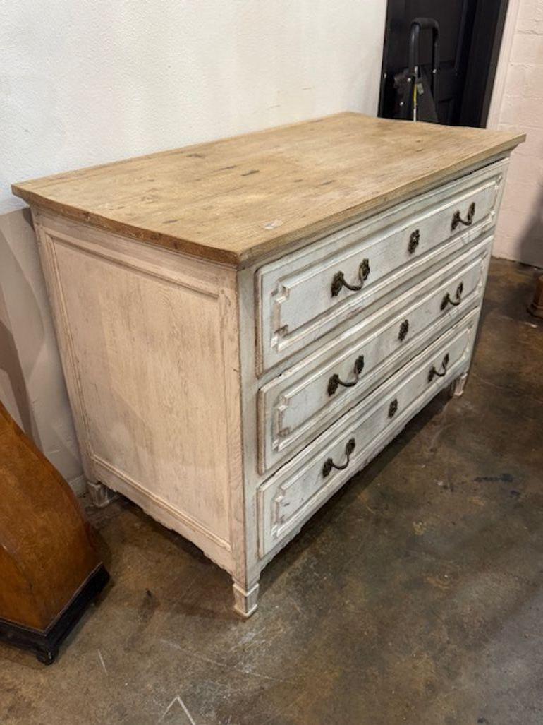 Cómoda francesa Luis XVI de roble pintado en Bueno estado para la venta en Dallas, TX