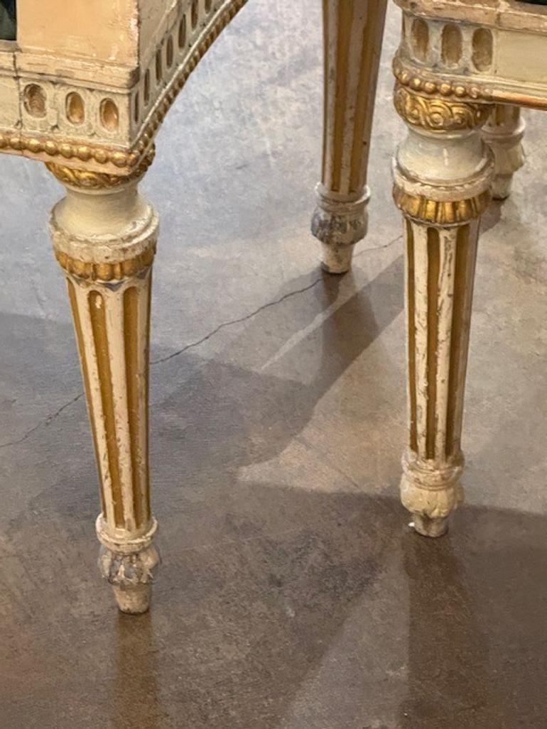 Französische Louis XVI Beistellstühle mit Bemalung im Angebot 2