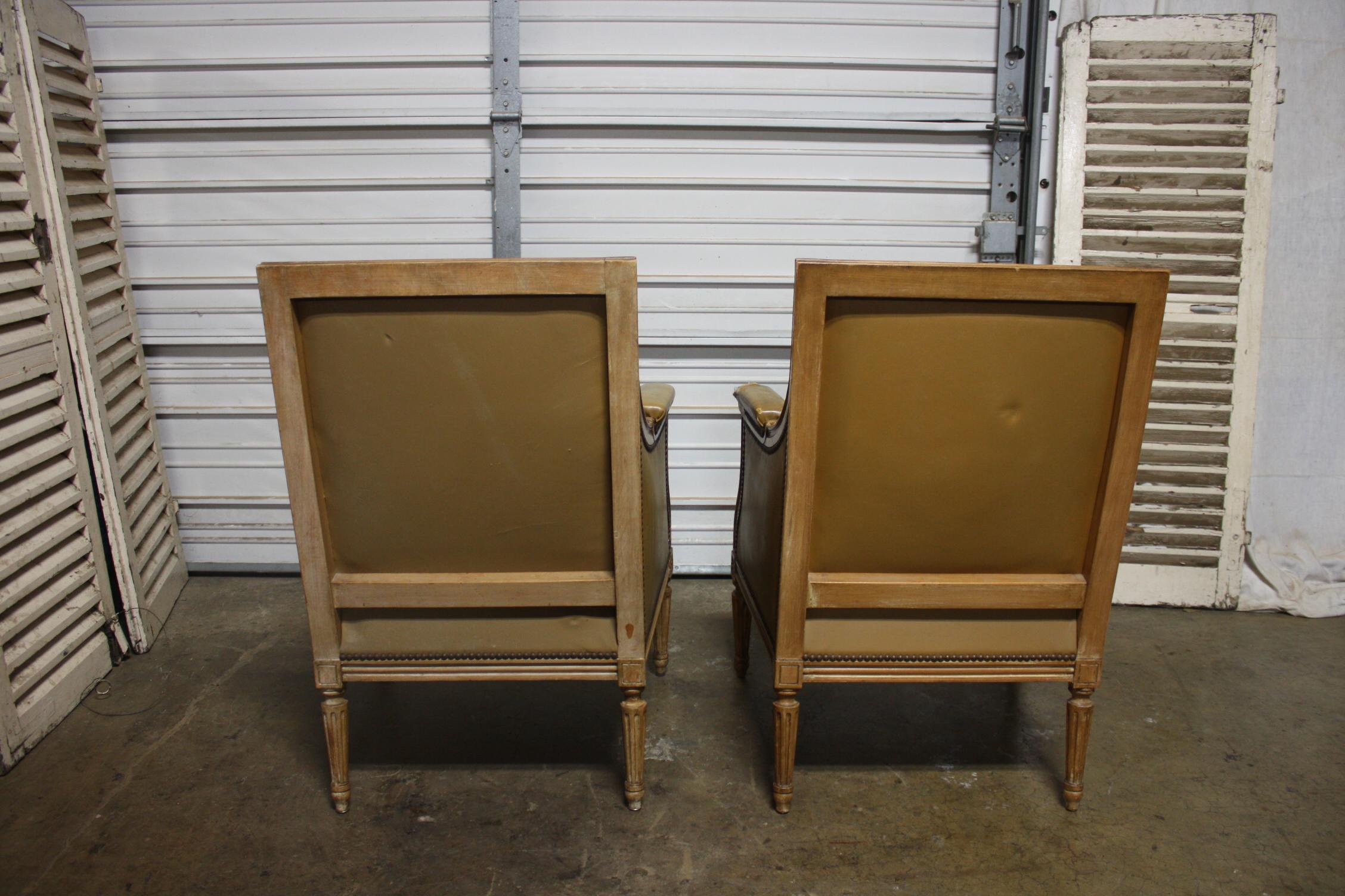 French Louis XVI Pair of Bergere Chairs For Sale 5