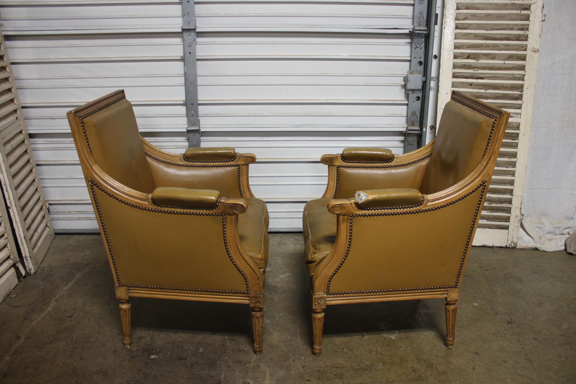 French Louis XVI Pair of Bergere Chairs For Sale 6