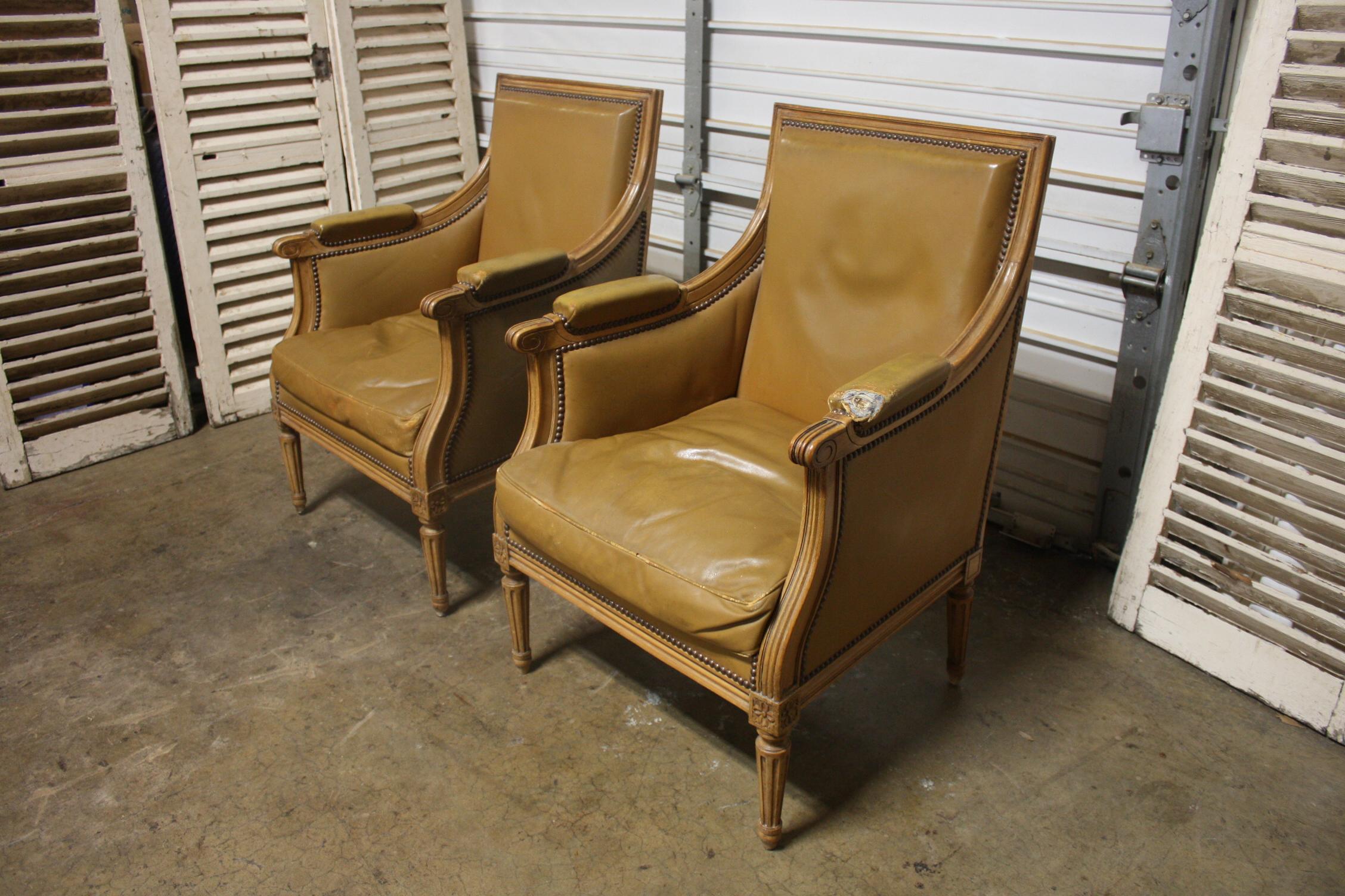 20th Century French Louis XVI Pair of Bergere Chairs For Sale