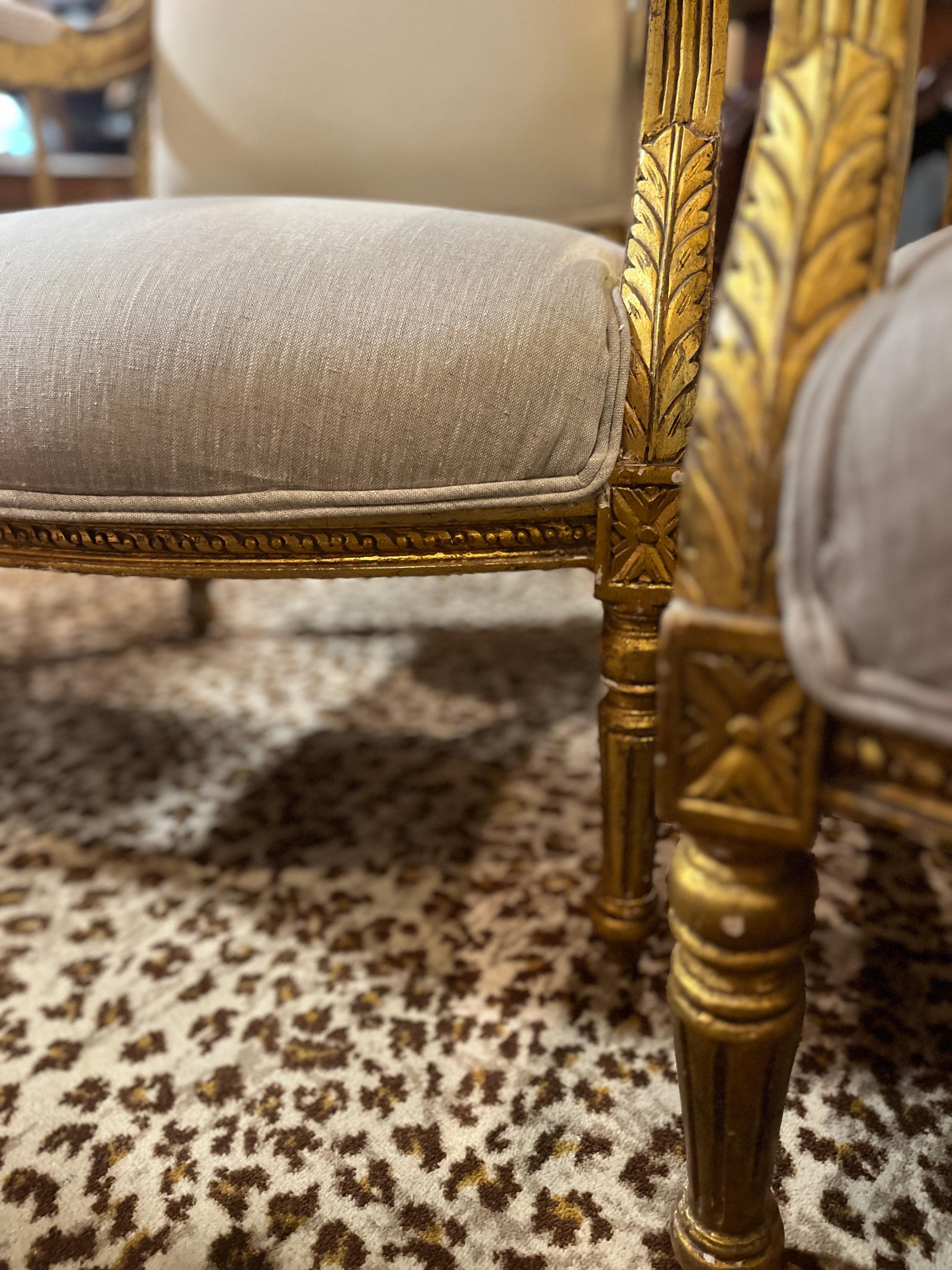 Paire de Fauteuils à La Reine de style Louis XVI en vermeil en vente 2