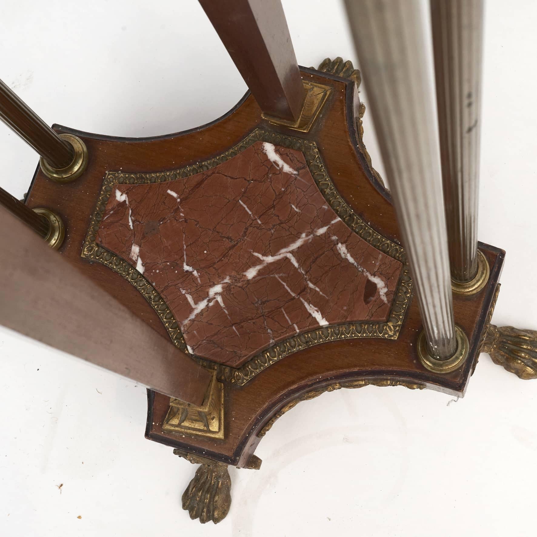 Antiker französischer Louis-XVI-Sockel, um 1900 im Angebot 3