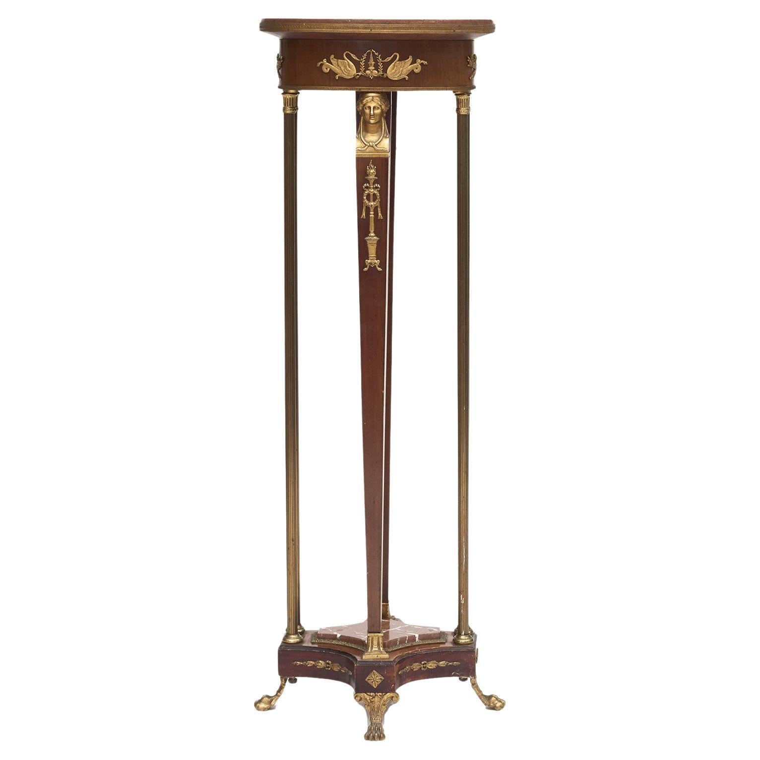 Antiker französischer Louis-XVI-Sockel, um 1900 im Angebot