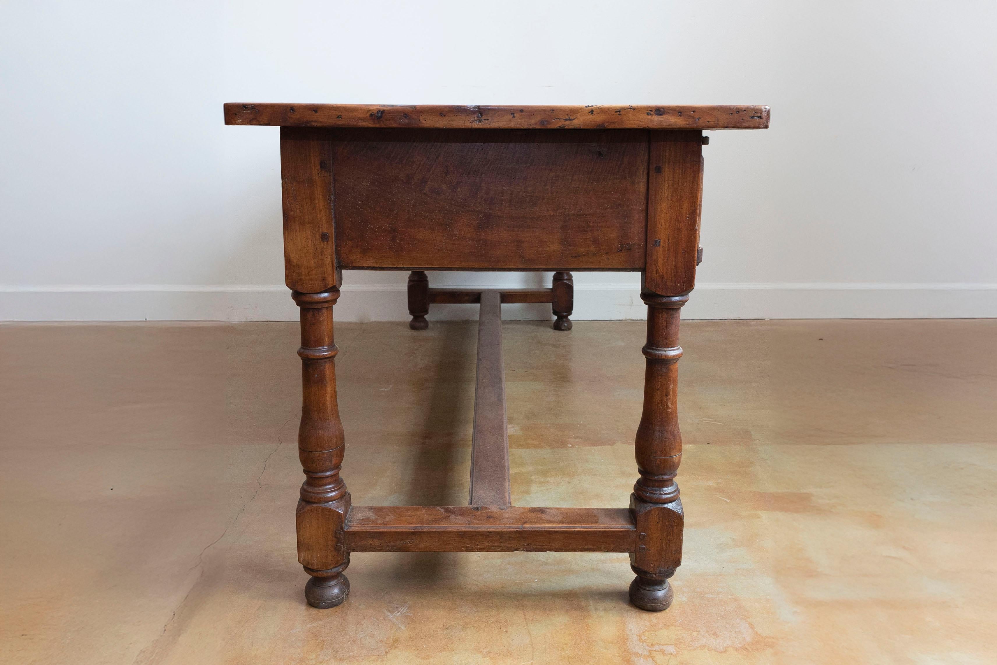 French Louis XVI Period 1790s Farm Table with Sliding Panels and Carved Heart en vente 3