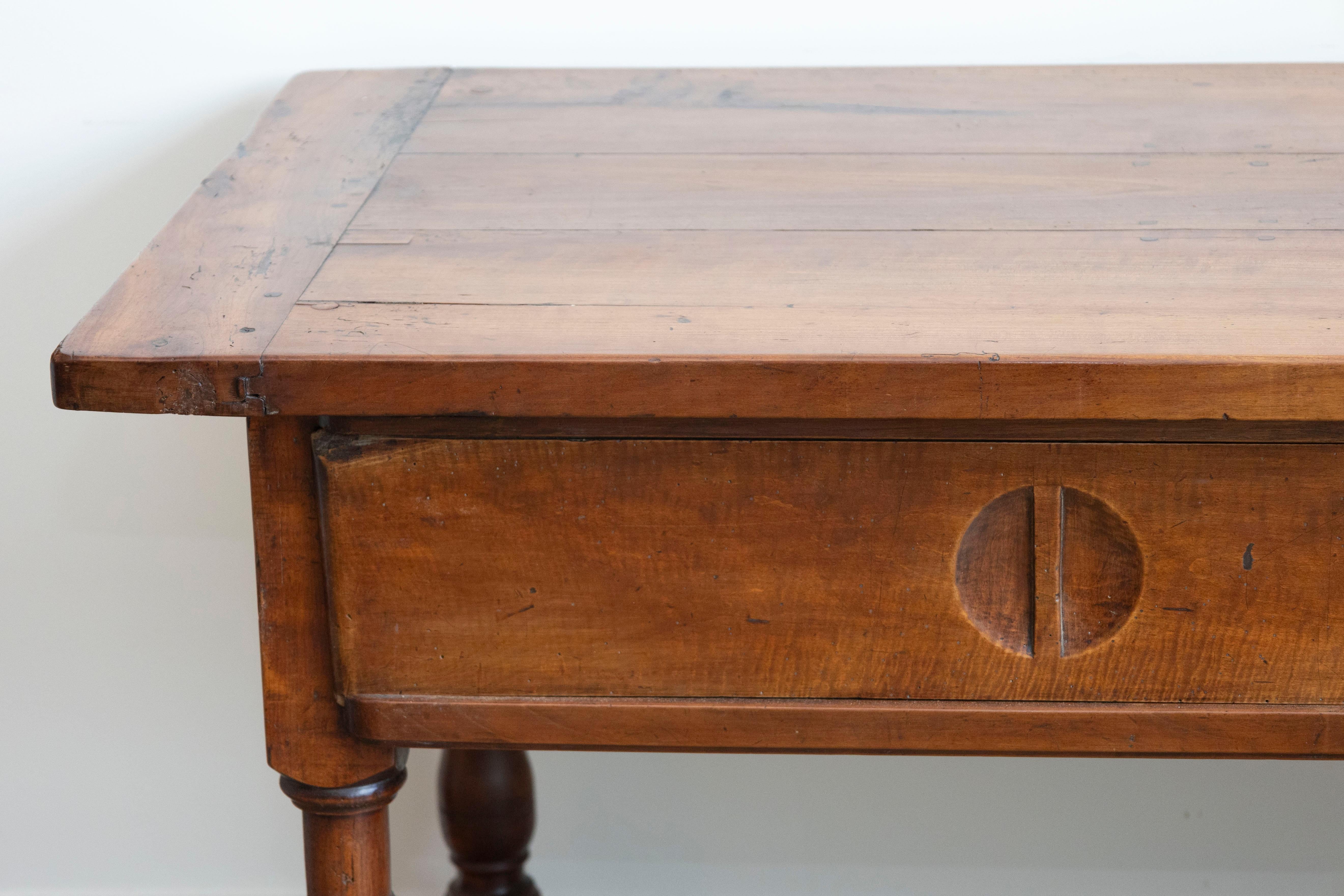 Français French Louis XVI Period 1790s Farm Table with Sliding Panels and Carved Heart en vente