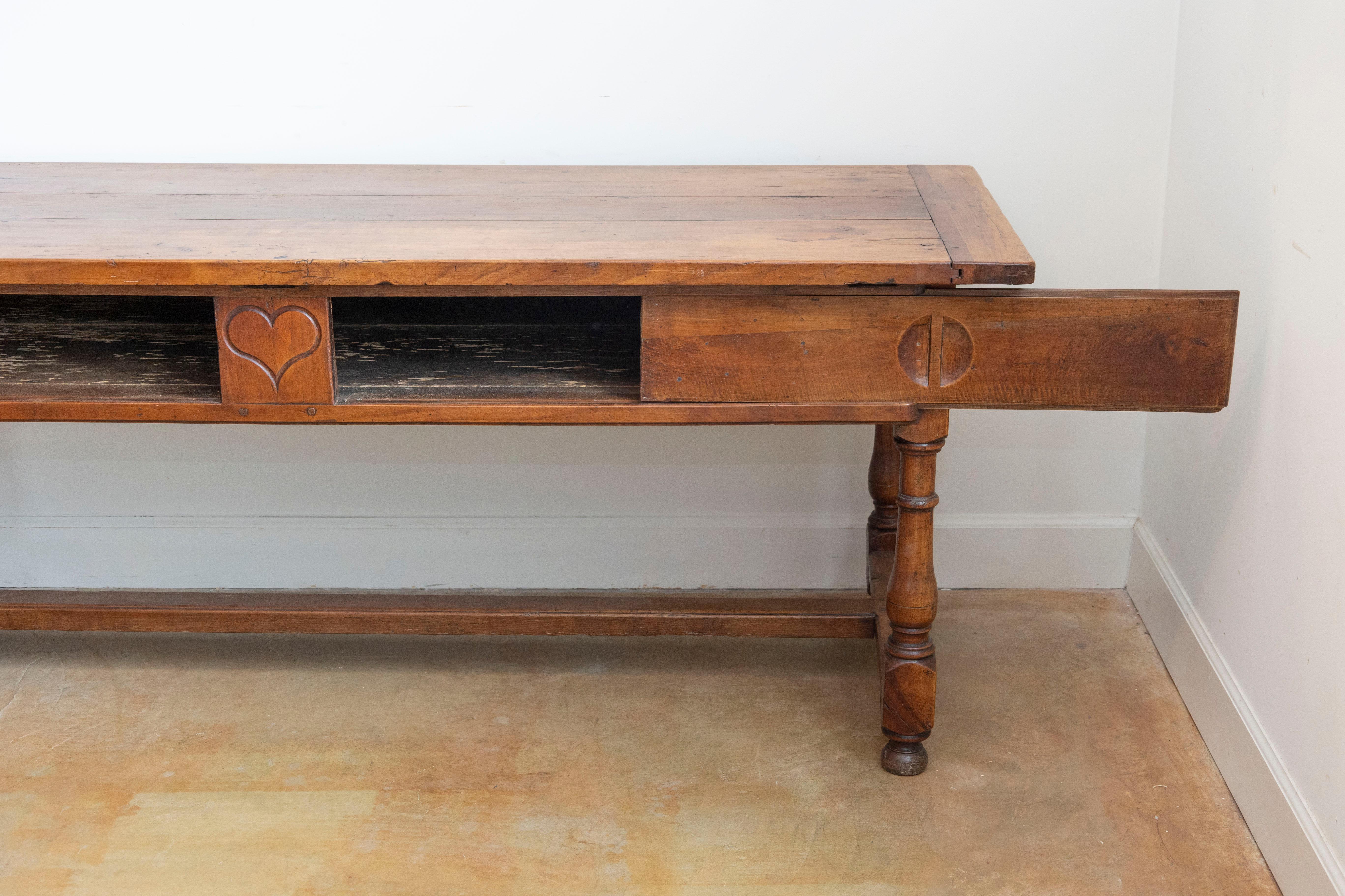 XVIIIe siècle French Louis XVI Period 1790s Farm Table with Sliding Panels and Carved Heart en vente