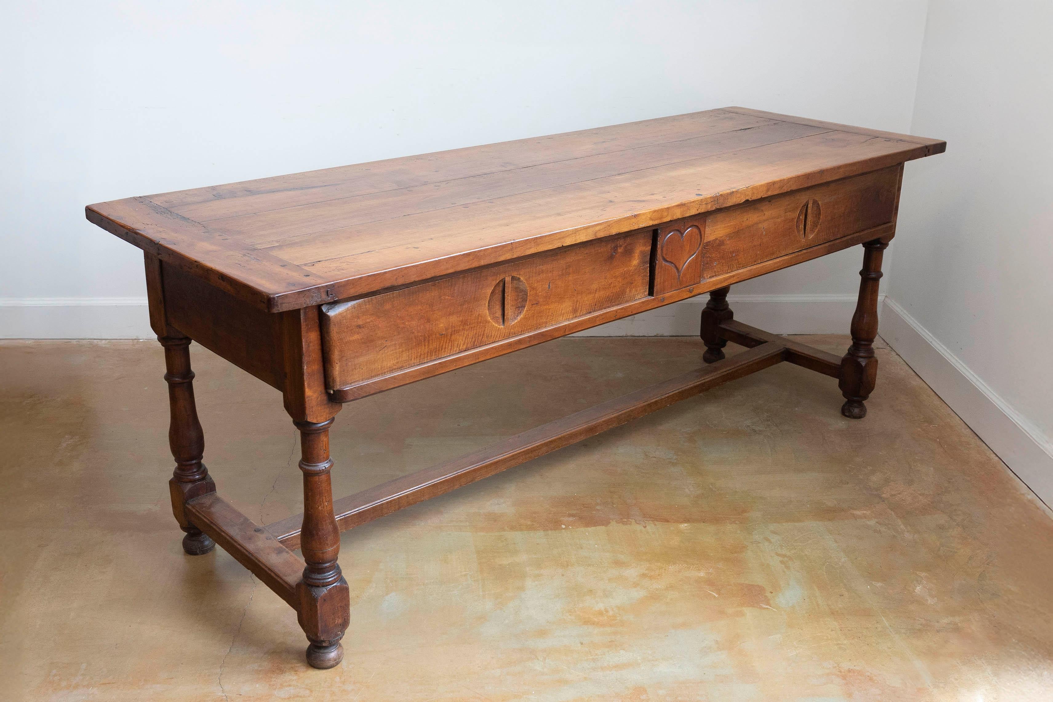 French Louis XVI Period 1790s Farm Table with Sliding Panels and Carved Heart en vente 2