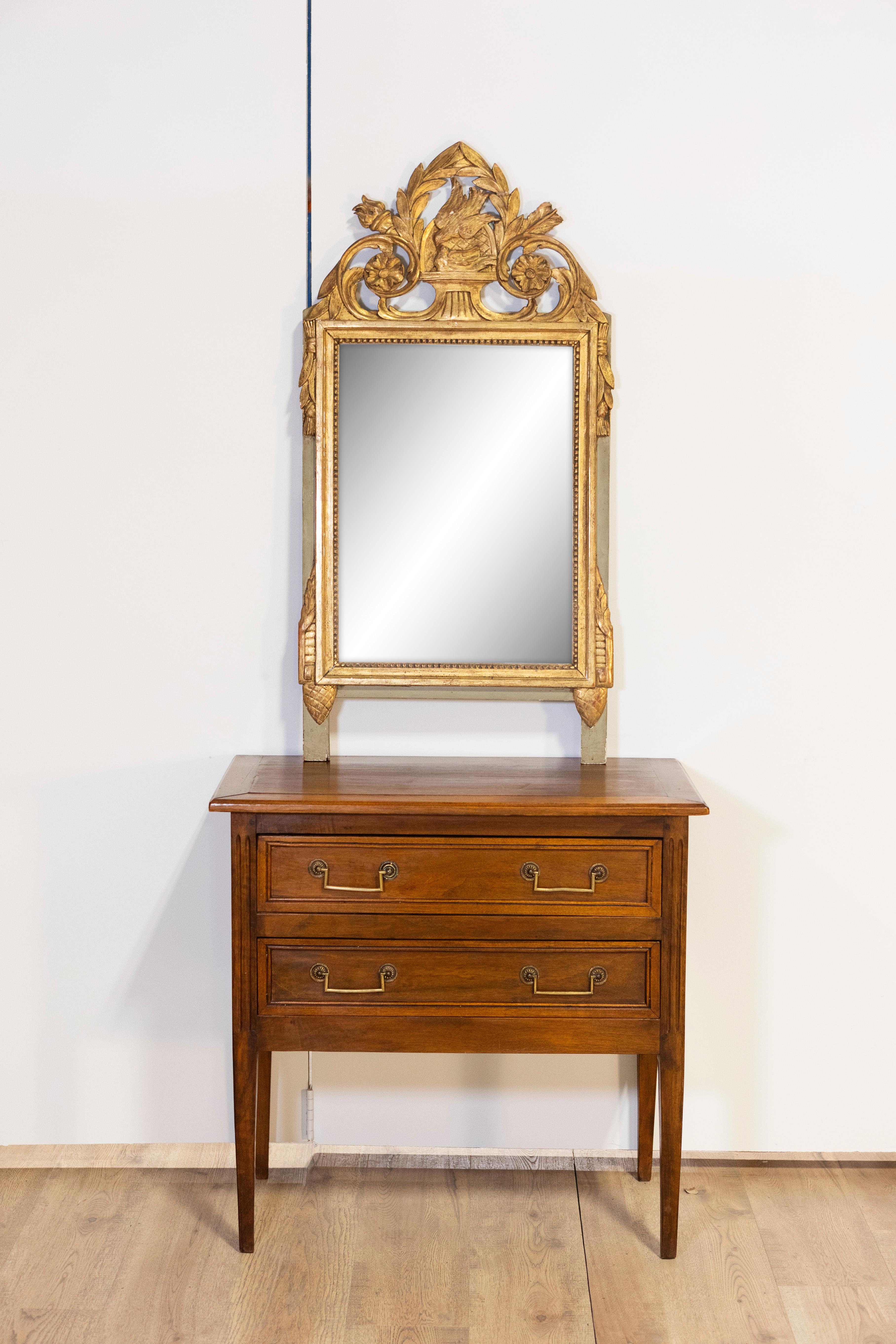 18th Century French Louis XVI Period 1790s Giltwood Wall Mirror with Carved Kissing Doves For Sale