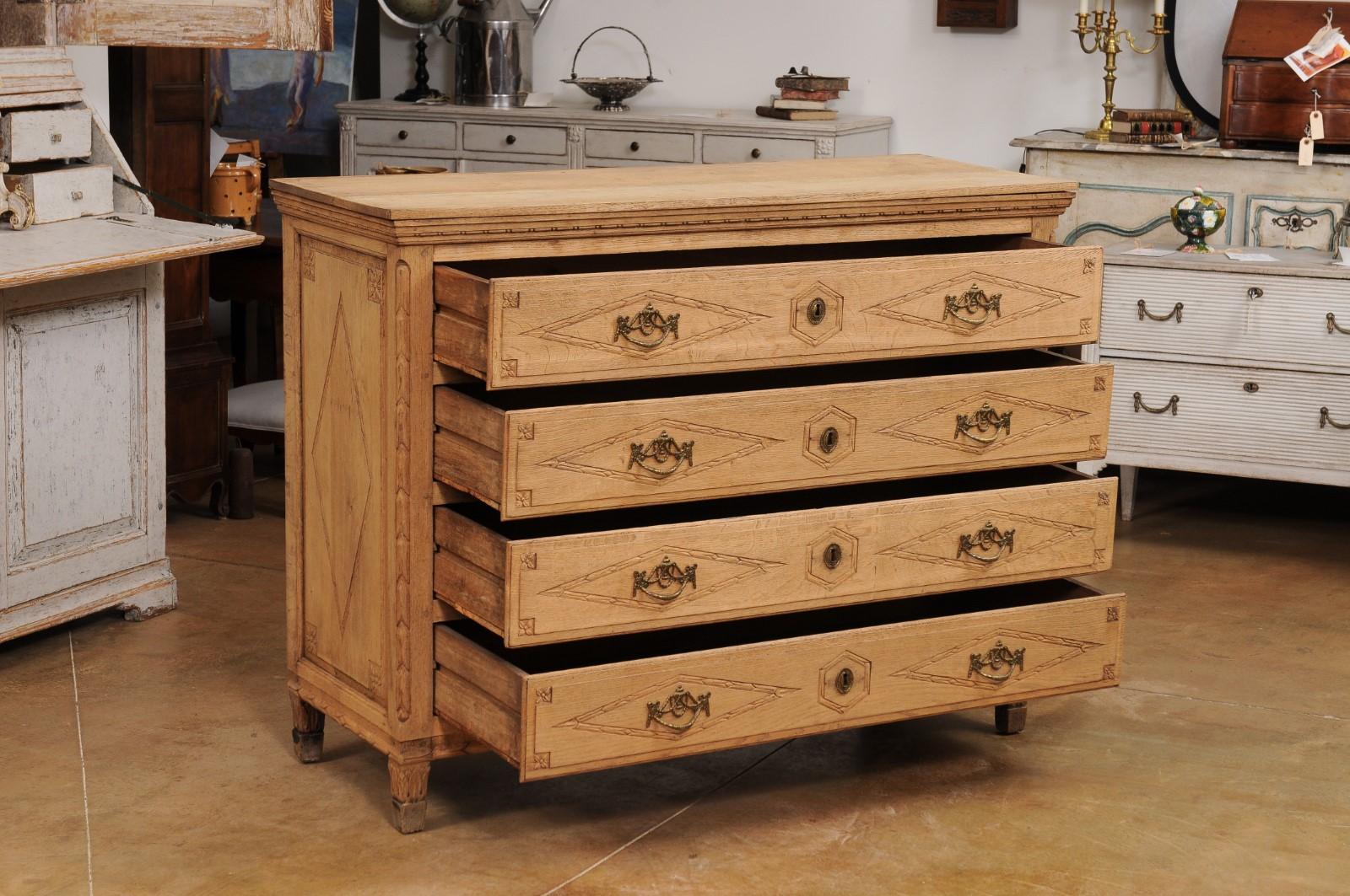 French Louis XVI Period 1790s Natural Oak Four-Drawer Commode with Carved Décor For Sale 1