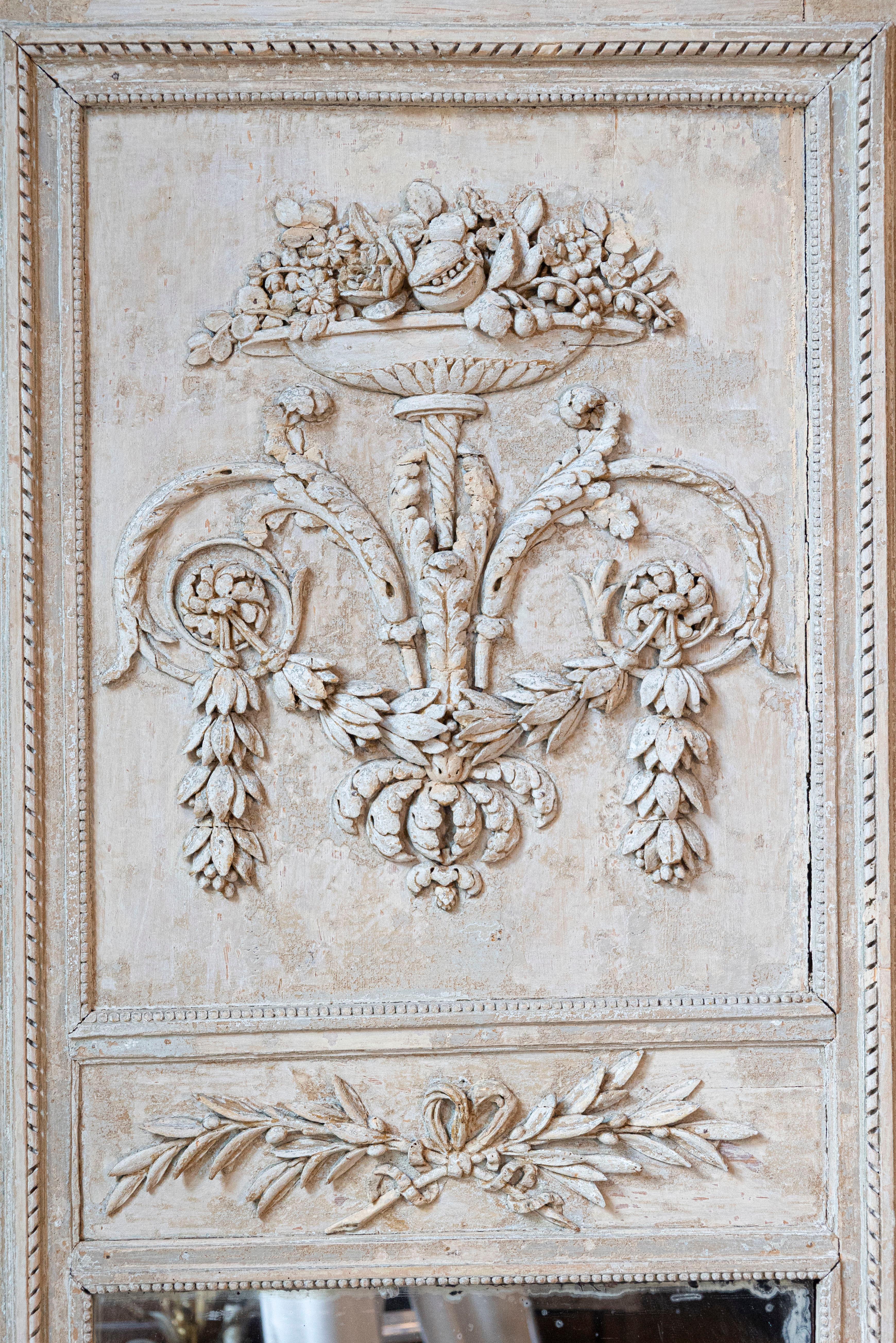 French Louis XVI Period 1790s Painted Wood Trumeau Mirror with Scrollwork Motifs In Good Condition For Sale In Atlanta, GA
