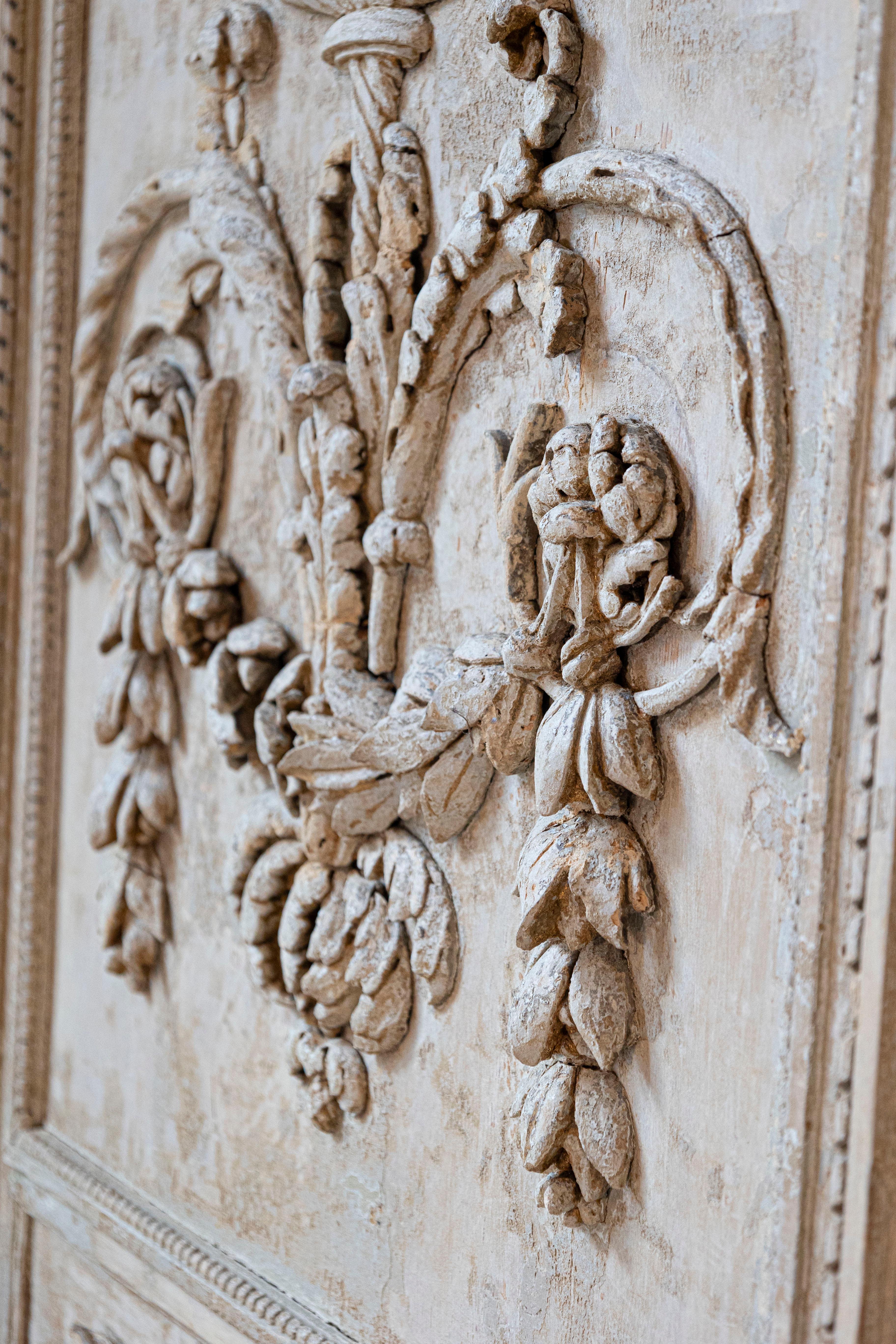 French Louis XVI Period 1790s Painted Wood Trumeau Mirror with Scrollwork Motifs For Sale 1