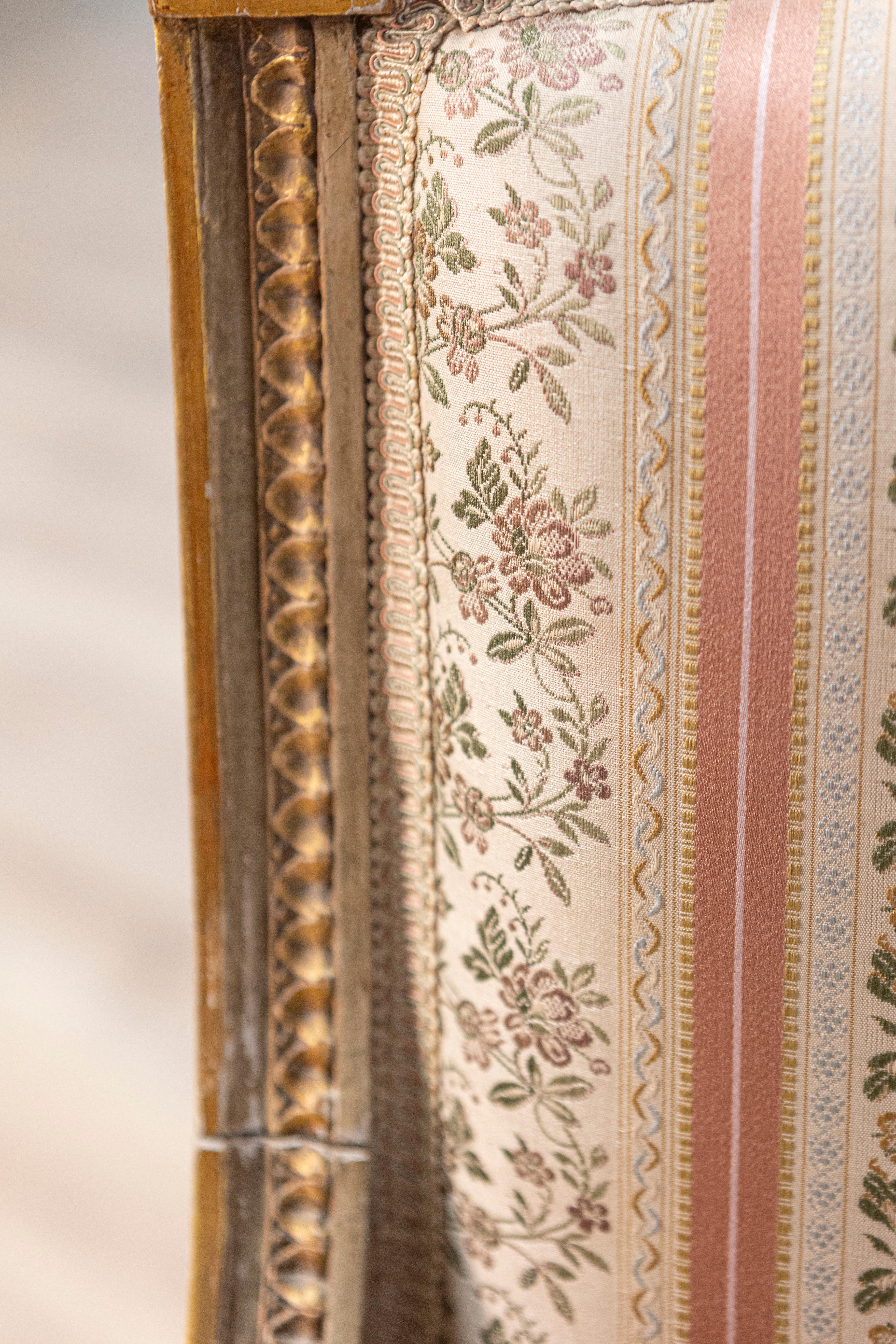 French Louis XVI Period 1790s Parcel Gilt Marquise Chair with Carved Décor 6