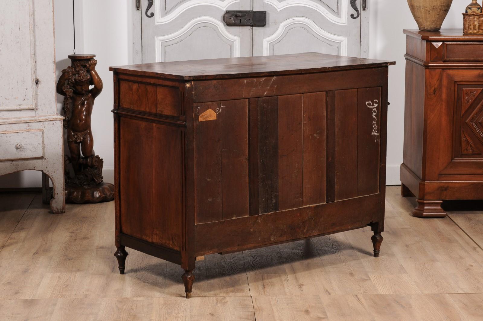 French Louis XVI Period 1790s Walnut Six-Drawer Commode with Fluted Side Posts For Sale 5