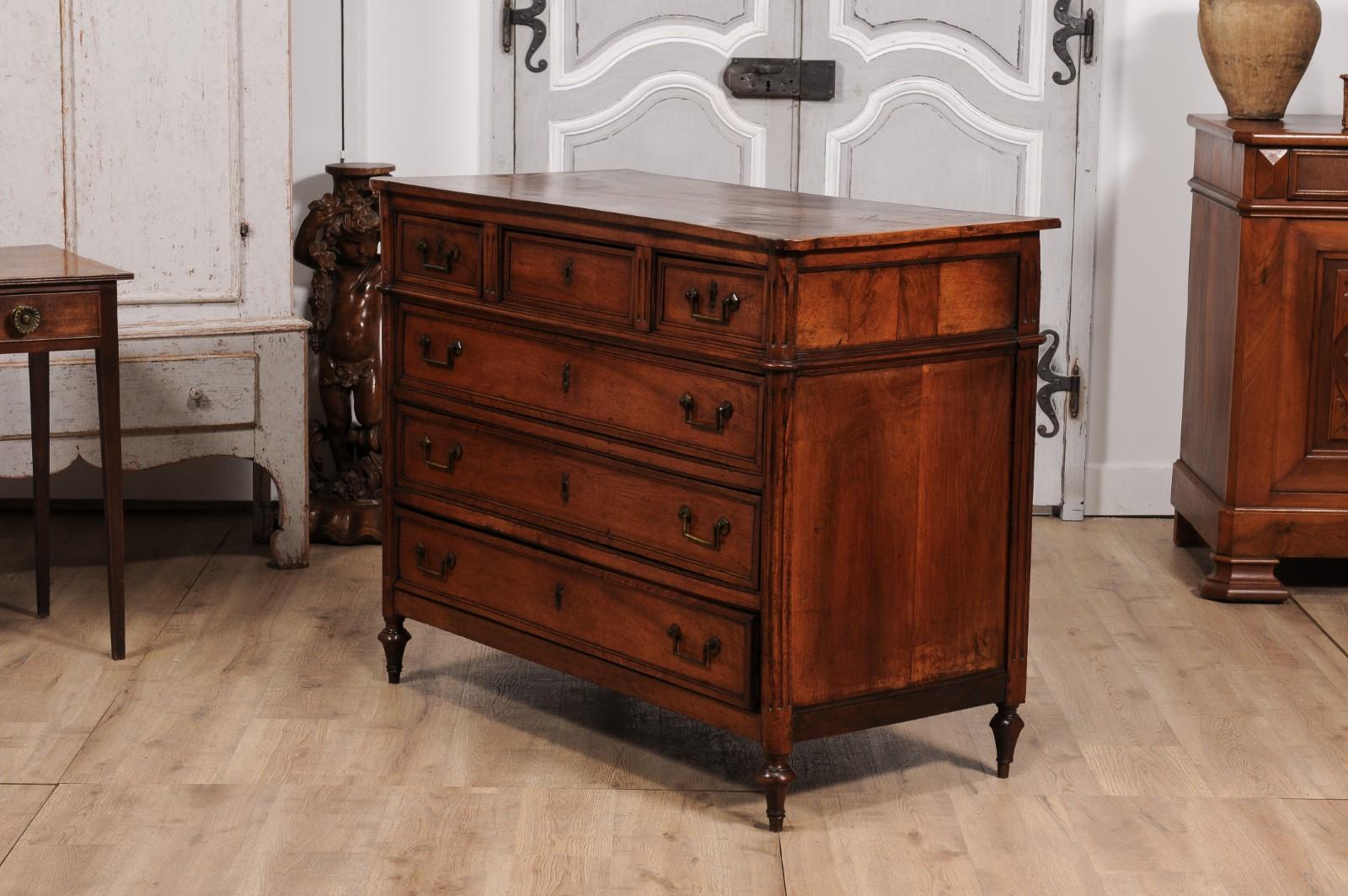 French Louis XVI Period 1790s Walnut Six-Drawer Commode with Fluted Side Posts For Sale 7