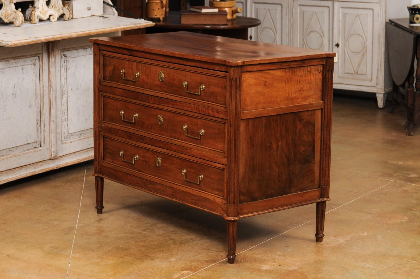 French Louis XVI Period 1790s Walnut Three Drawer Commode with Fluted Side Posts For Sale 6