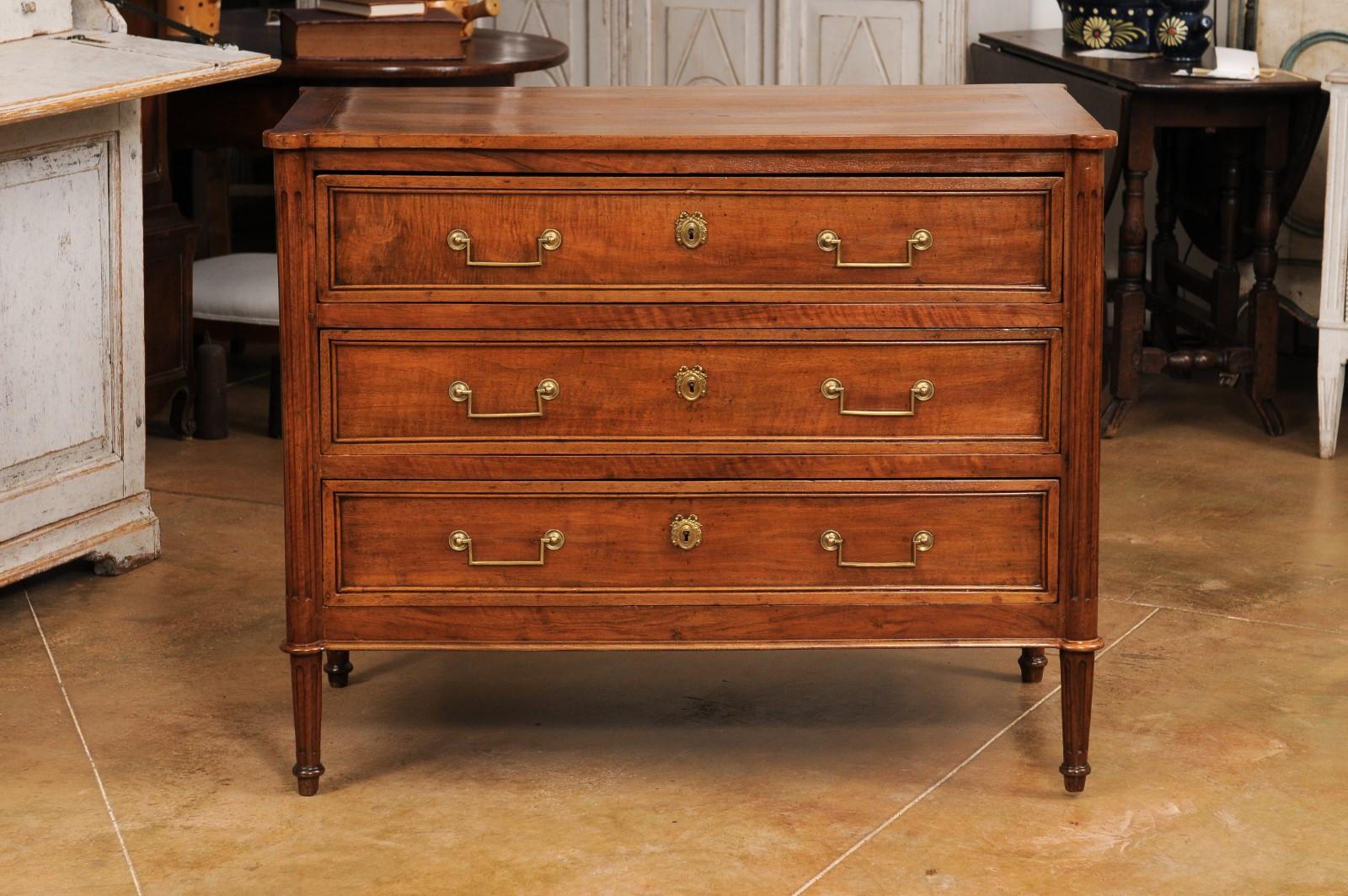 French Louis XVI Period 1790s Walnut Three Drawer Commode with Fluted Side Posts For Sale 7