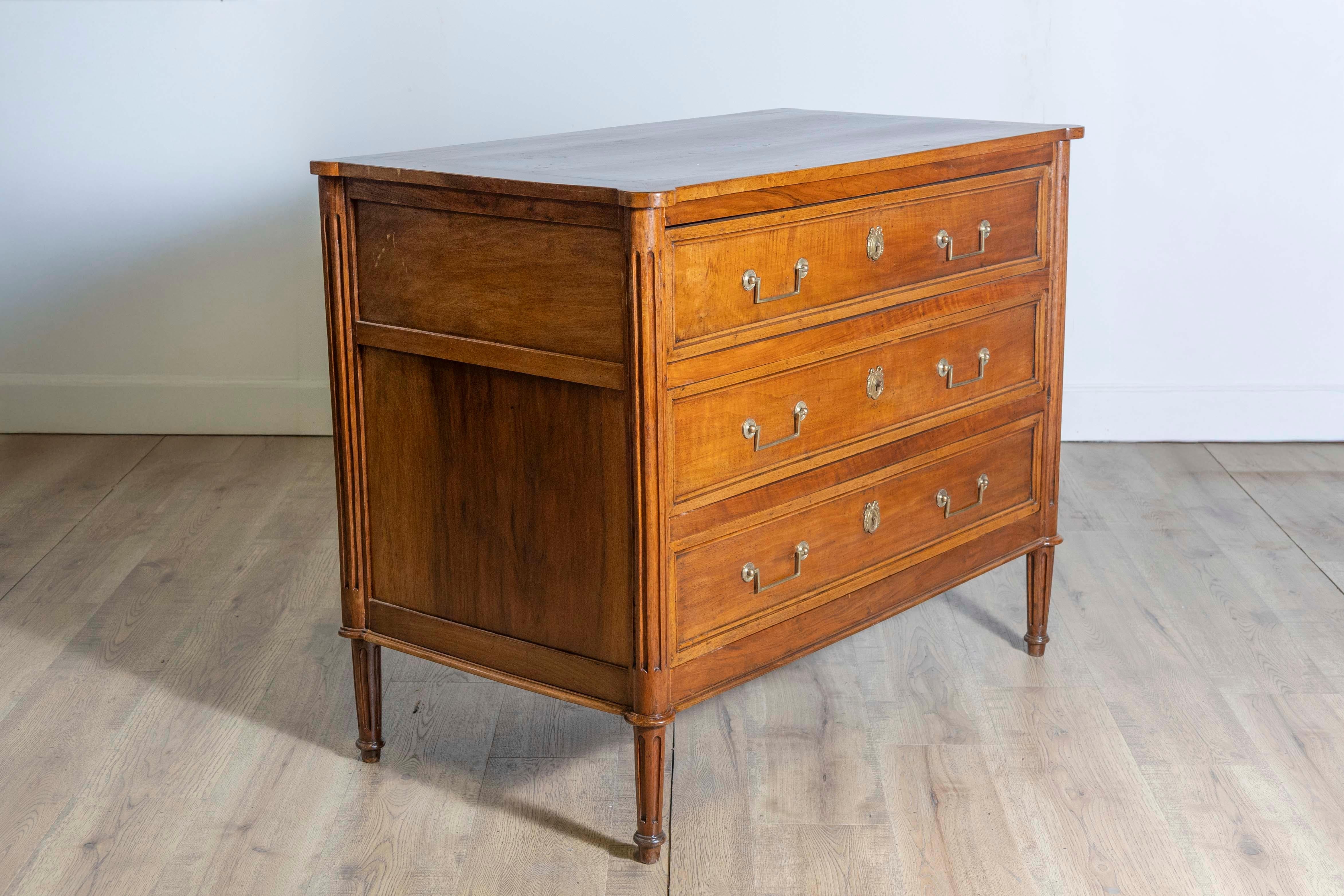 Carved French Louis XVI Period 1790s Walnut Three Drawer Commode with Fluted Side Posts For Sale
