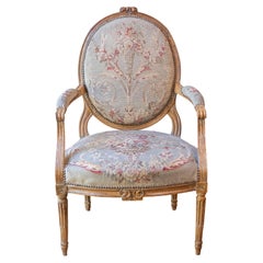 Französischer Sessel aus der Louis-XVI-Periode des 18. Jahrhunderts mit floraler Wandteppichpolsterung