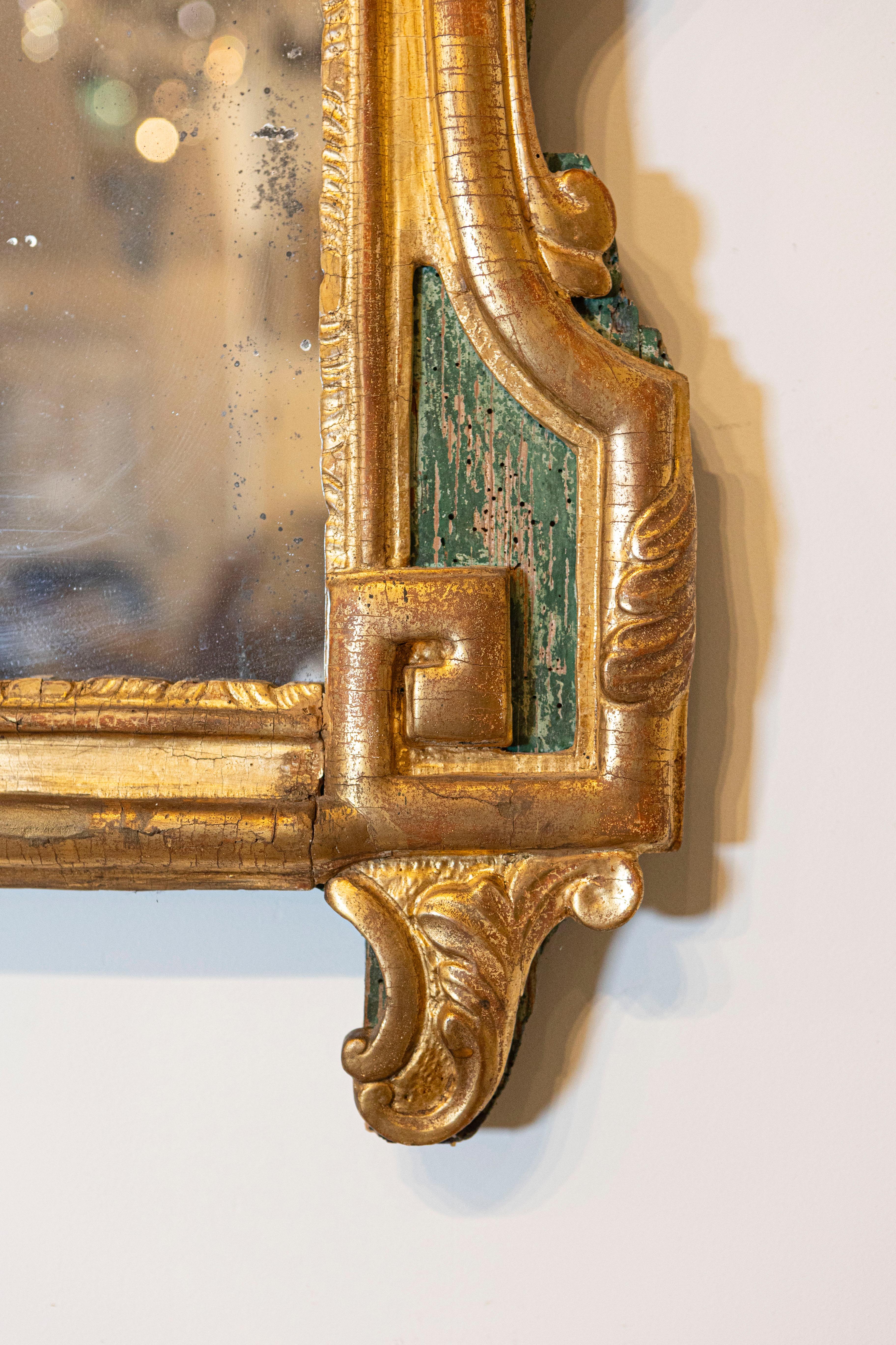 Français Miroir doré d'époque Louis XVI du 18ème siècle avec allégorie musicale sculptée en vente