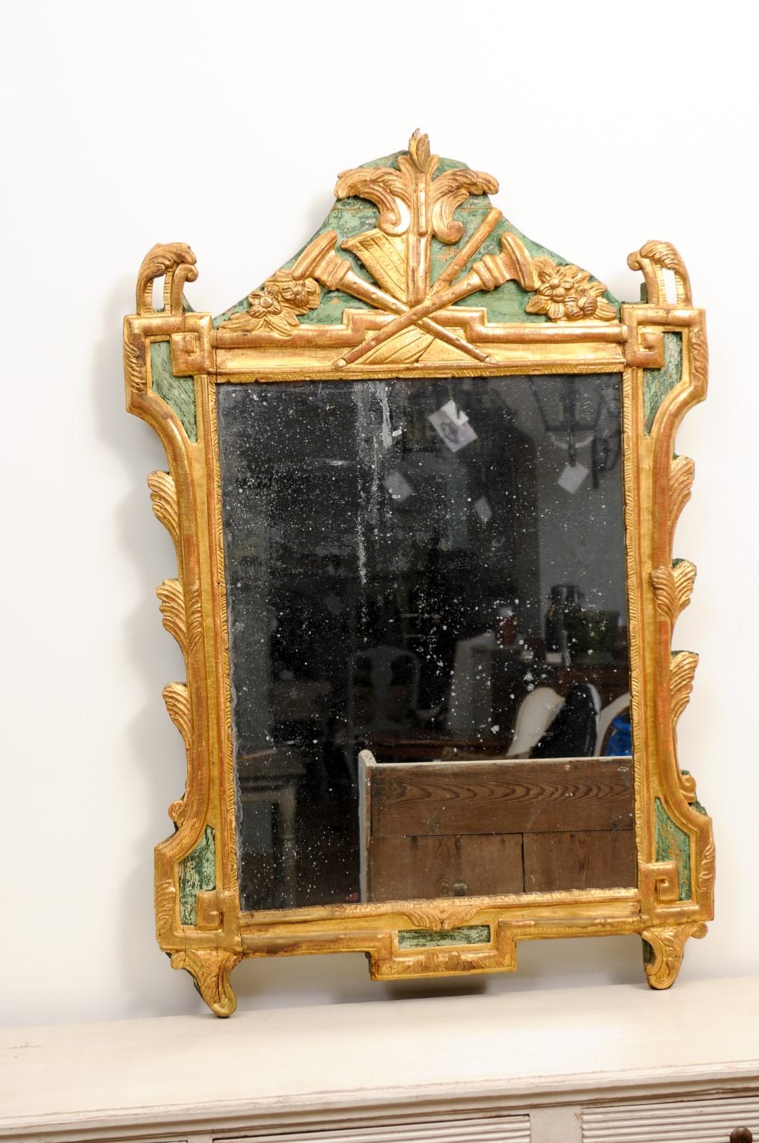 Miroir doré d'époque Louis XVI du 18ème siècle avec allégorie musicale sculptée en vente 2