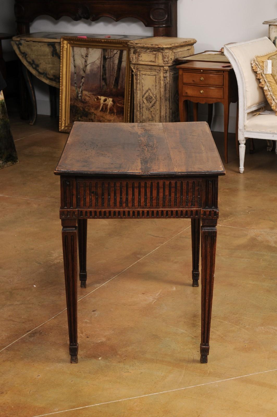 French Louis XVI Period 18th Century Walnut Desk with Carved Fluted Apron For Sale 2