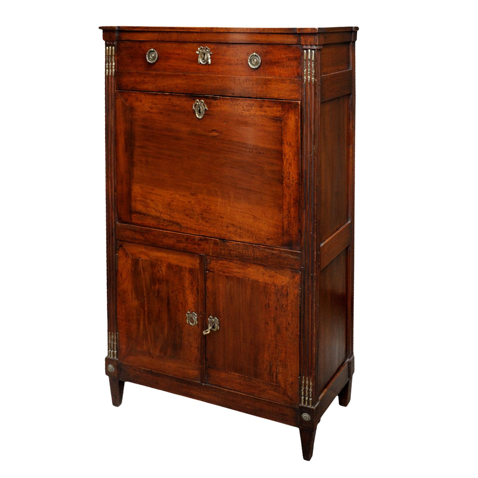 French Louis XVI Period Cherrywood Secretaire a Abattant, circa 1780 In Good Condition For Sale In Tetbury, Gloucestershire