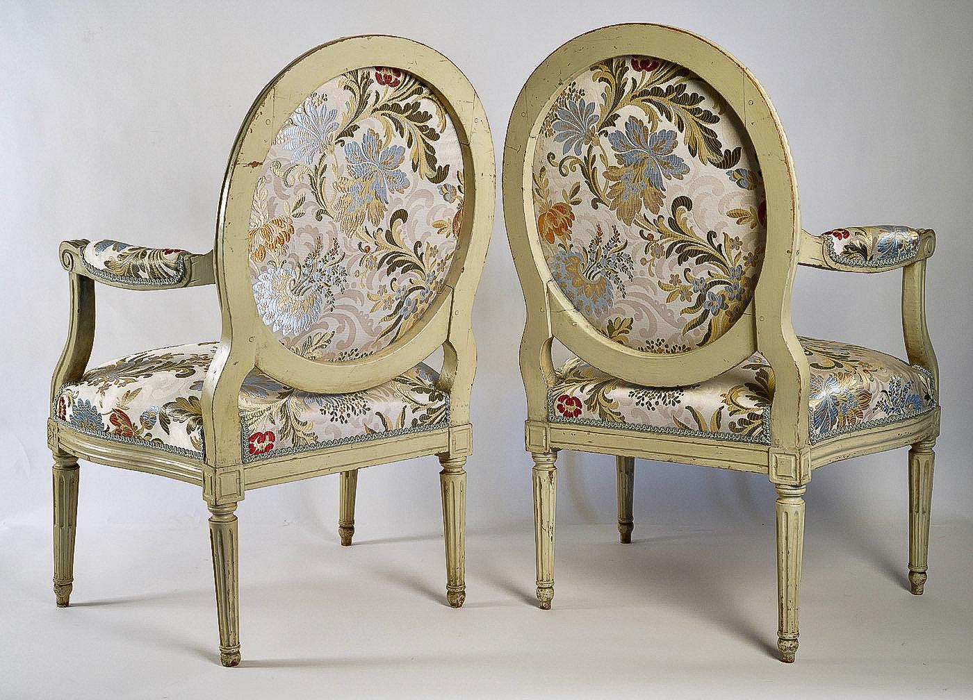 French Louis XVI Period, Lacquered Beechwood Pair of Large Armchairs, circa 1780 im Angebot 4