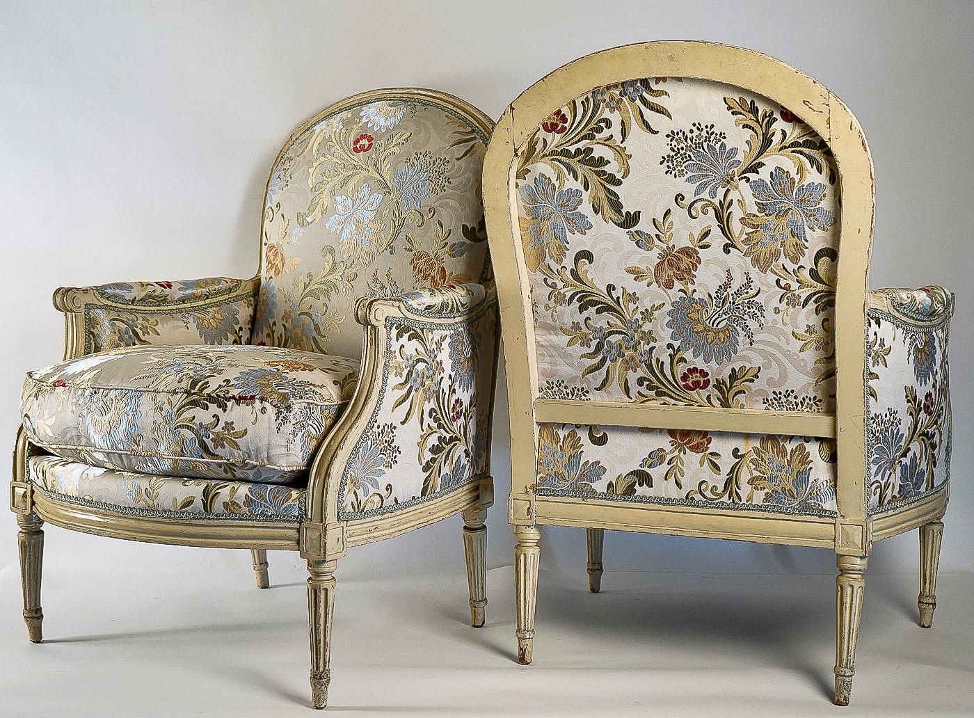 French Louis XVI Period, Lacquered Beech-Wood Pair of Large Bergeres, circa 1780 10