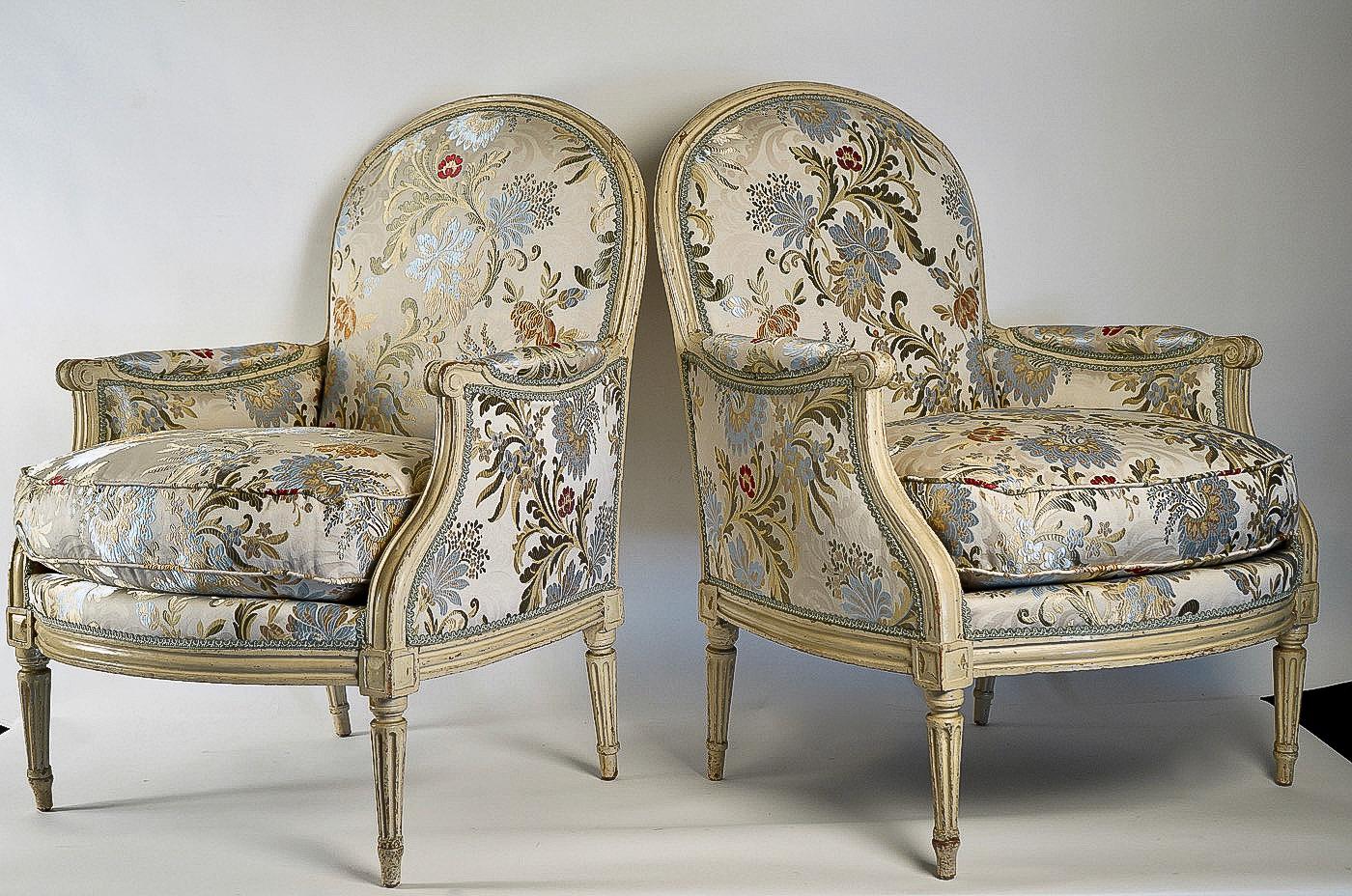 French Louis XVI Period, Lacquered Beech-Wood Pair of Large Bergeres, circa 1780 11