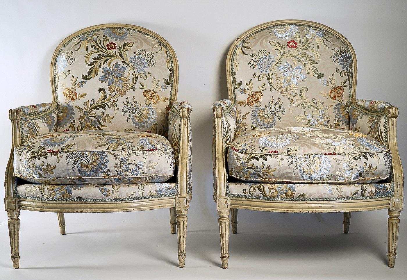 French 18th-Century, Lacquered Beech-Wood Pair of Large Bergeres Louis XVI Period Circa 1780

A fantastic pair of large armchairs or Bergeres, in hand-carved lacquered beech-wood.

French work in the classic Louis XVI style, late-18th-century, circa