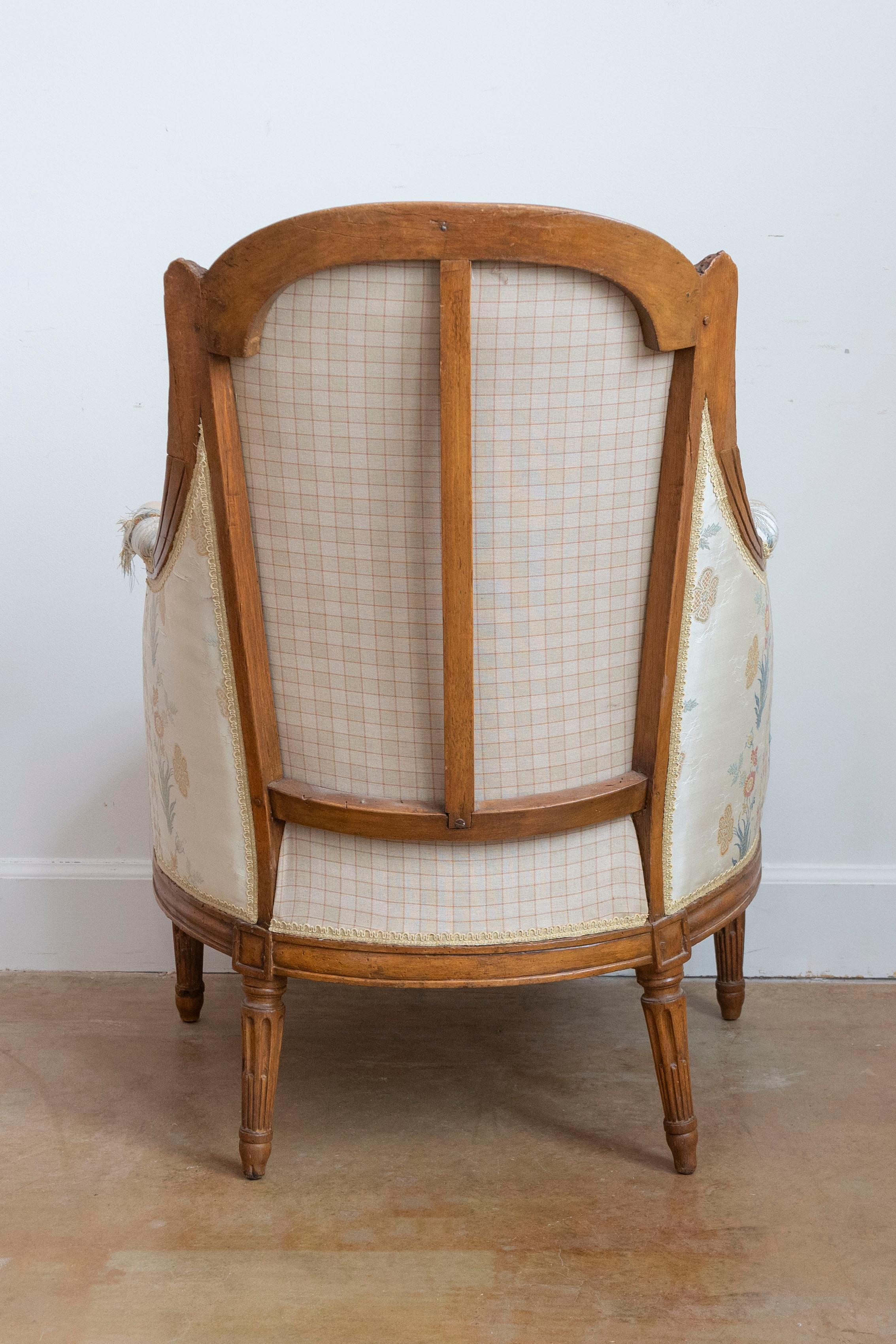 18th Century and Earlier French Louis XVI Period Late 18th Century Walnut Bergère Chair with Curving Back For Sale