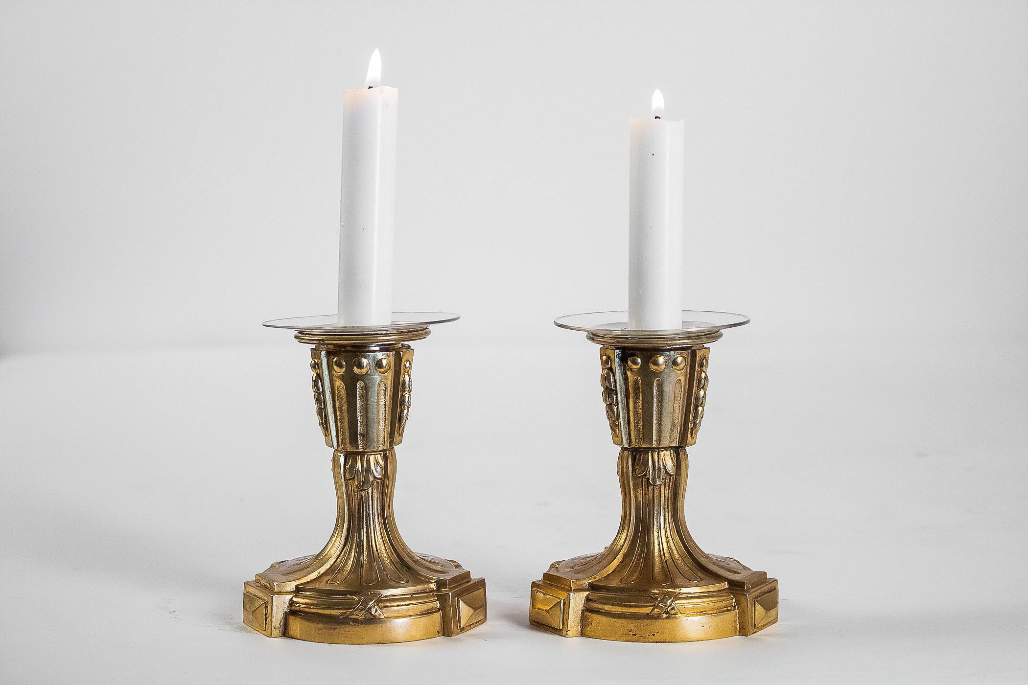 French Louis XVI period pair of small gilt bronze candlesticks, circa 1780

An elegant et decorative pair of small gilt bronze candlesticks also called 